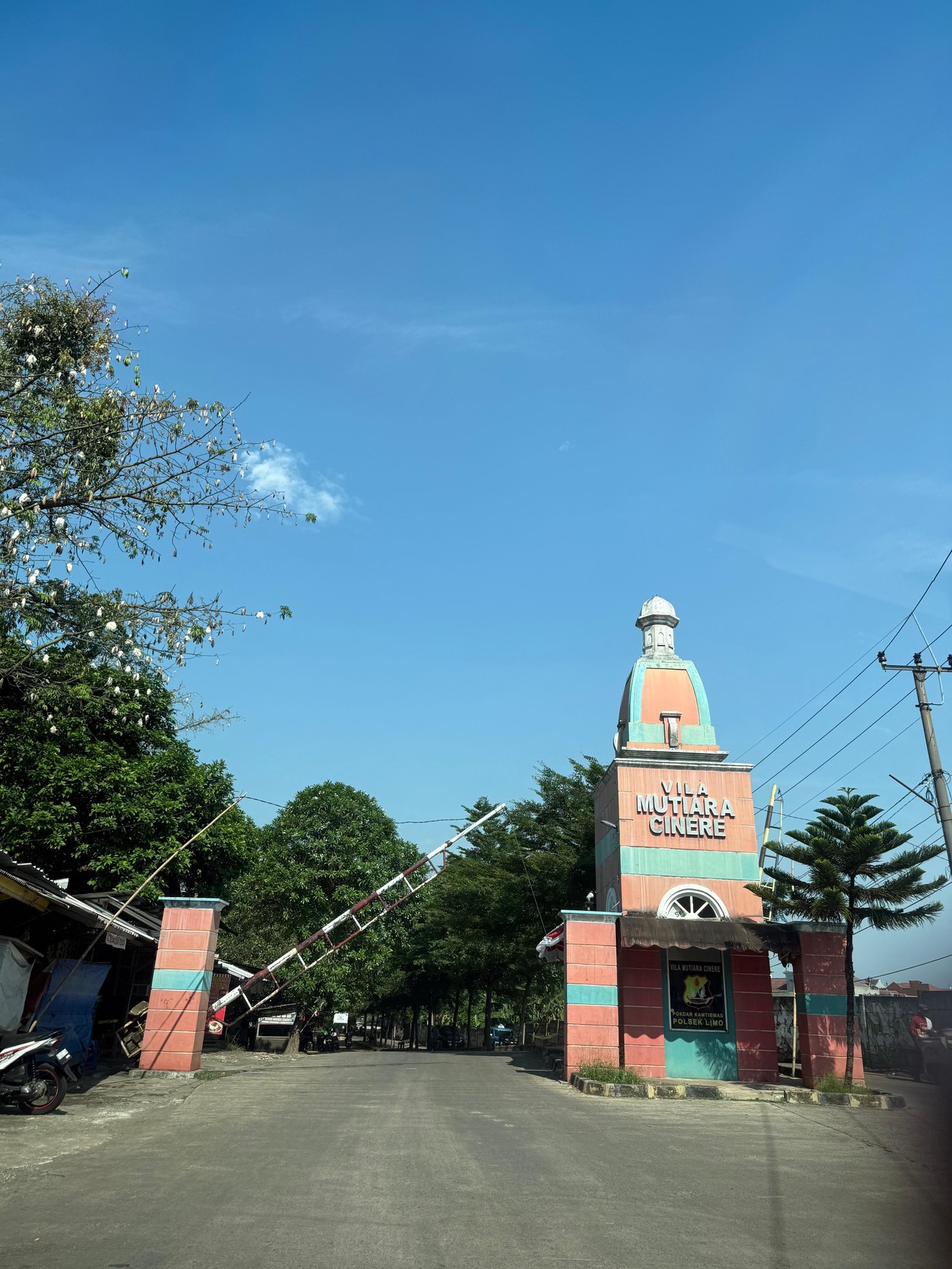 Rumah 1 Lantai dengan Lahan Luas Cocok untuk Usaha Harga Menarik di Krukut 