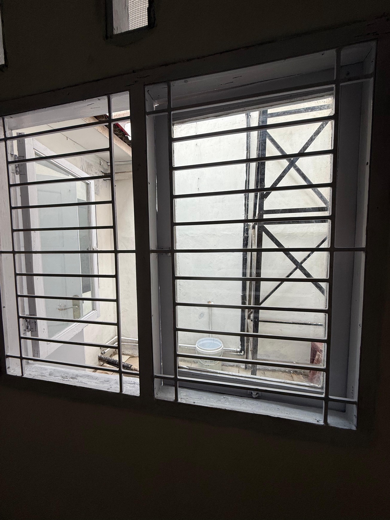 Rumah 1 Lantai dengan Lahan Luas Cocok untuk Usaha Harga Menarik di Krukut 