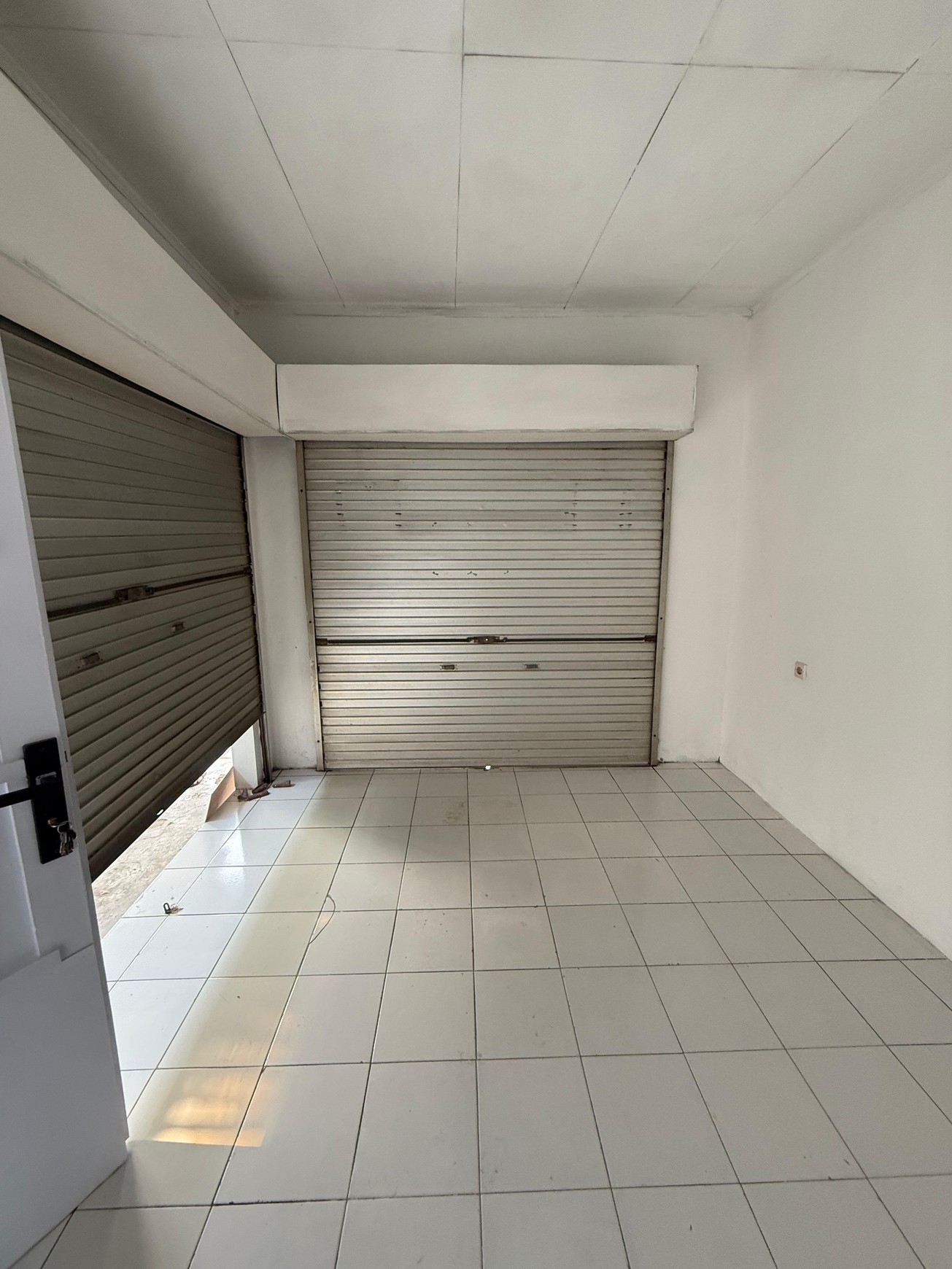 Rumah 1 Lantai dengan Lahan Luas Cocok untuk Usaha Harga Menarik di Krukut 