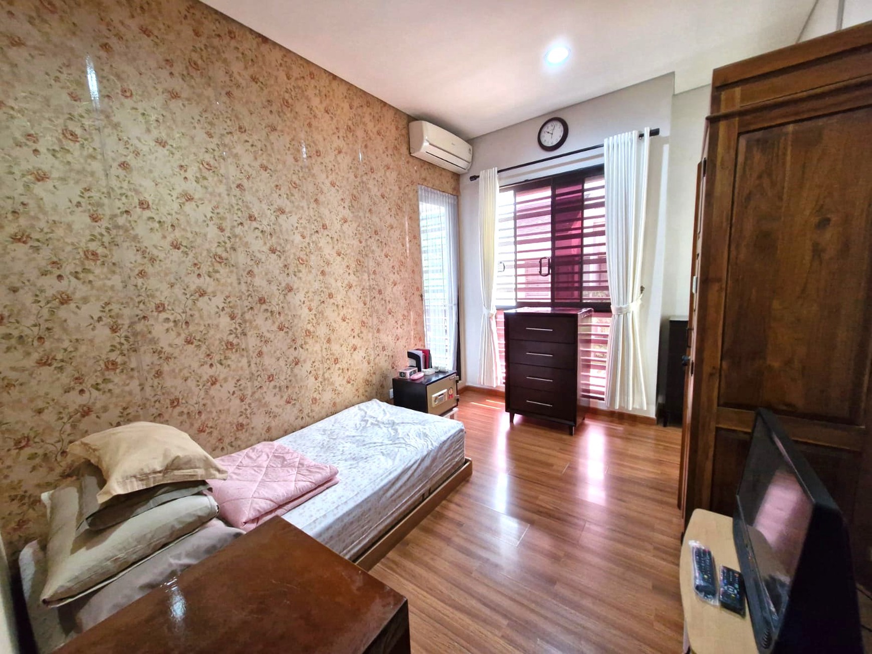 Rumah 2 Lantai siap huni di The Eminent BSD City