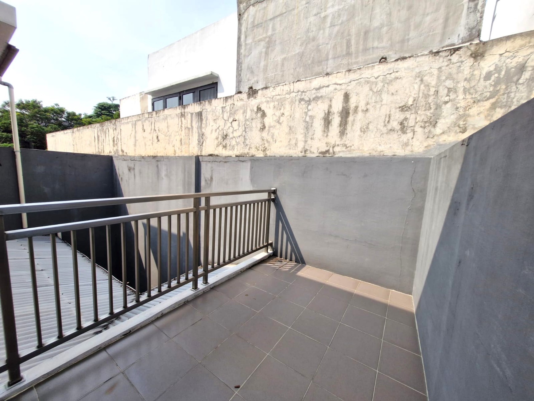 Rumah 2 Lantai siap huni di The Eminent BSD City