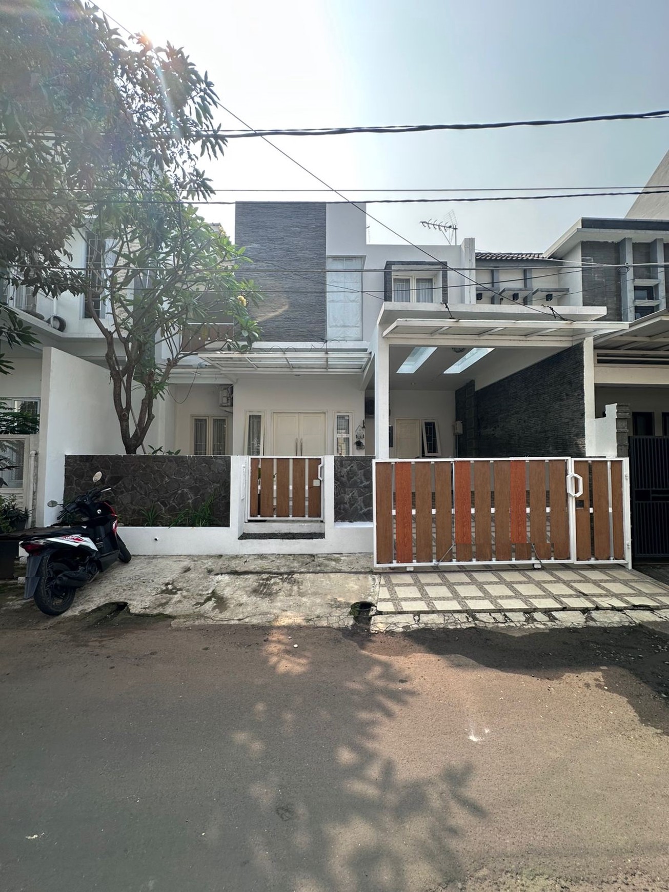 Rumah Bagus, Apik, bebas banjir, Lokasi strategis di Bintaro