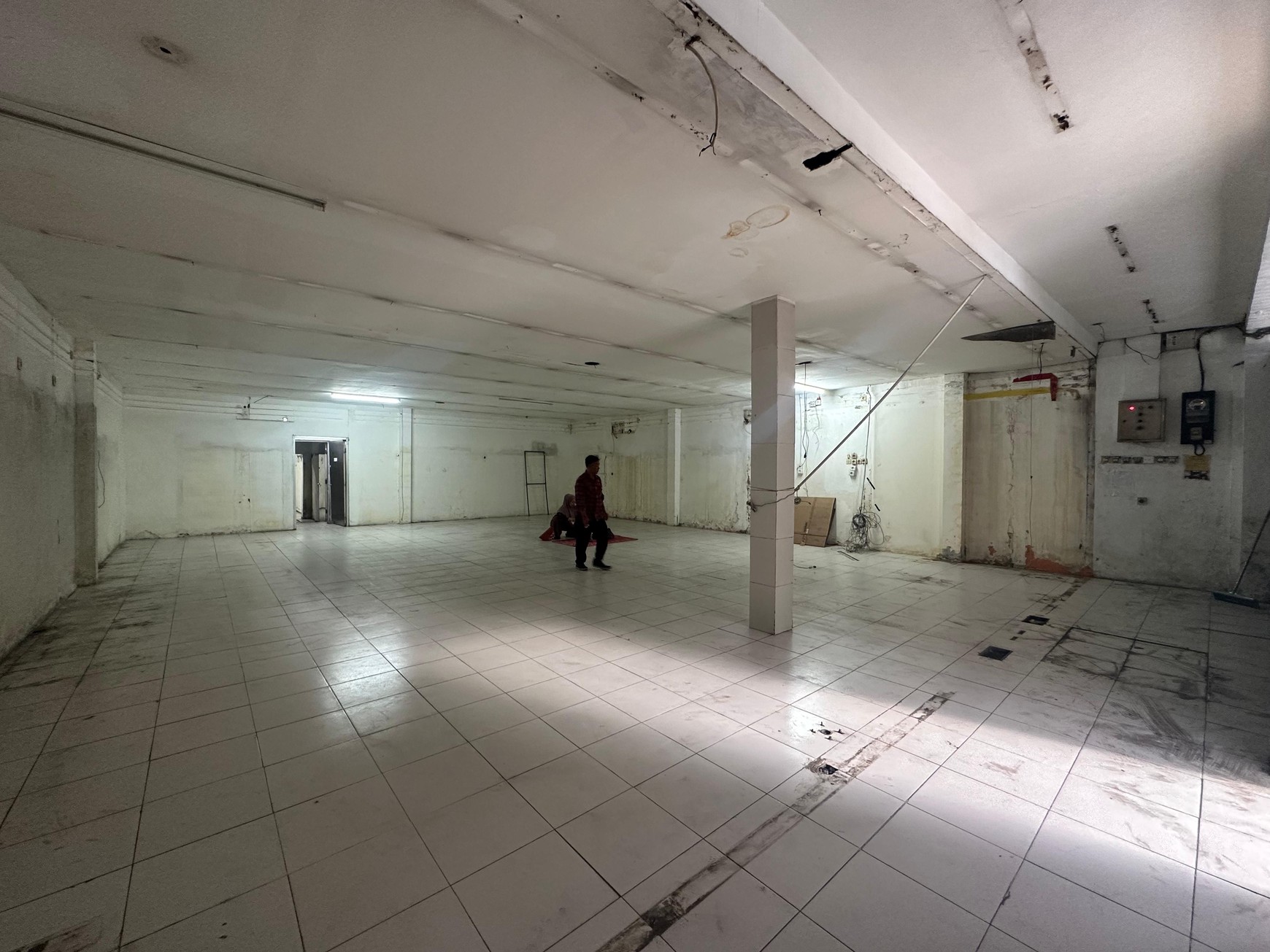  Jual Cepat Rumah Usaha di Raya Sukomanunggal Jaya Surabaya Barat - Harga Murah, Lokasi Terbaik!