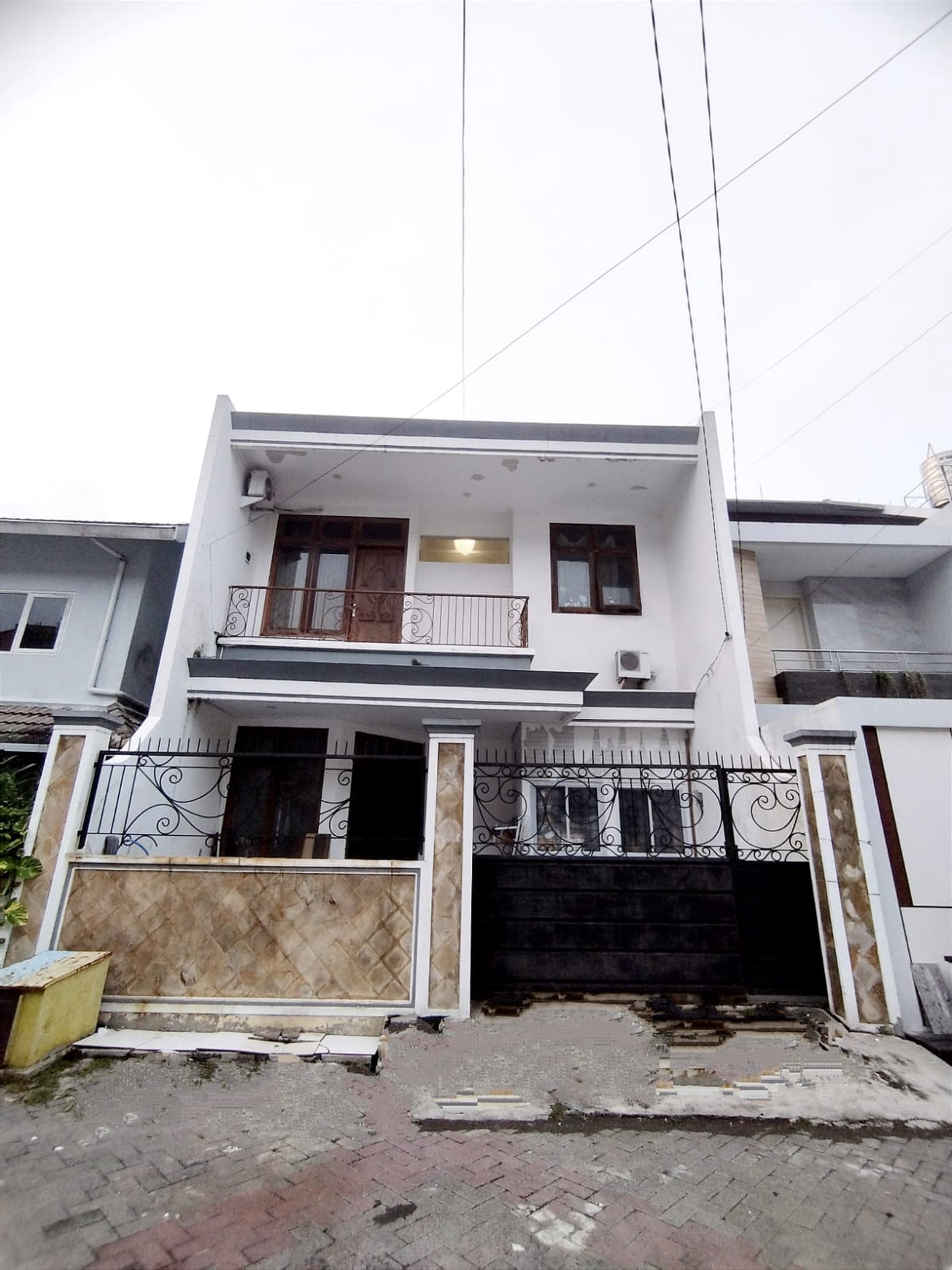 Dijual Rumah 2 lantai di Nginden Intan Timur Surabaya