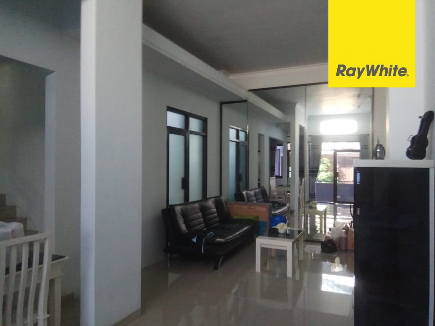 Dijual Rumah 2 lantai SHM di Griya Asri Pakuwon City Surabaya