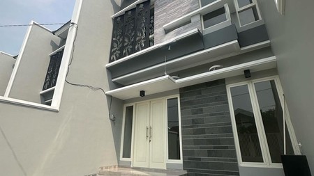 Dijual Rumah 2 lantai SHM di Klampis Anom Surabaya
