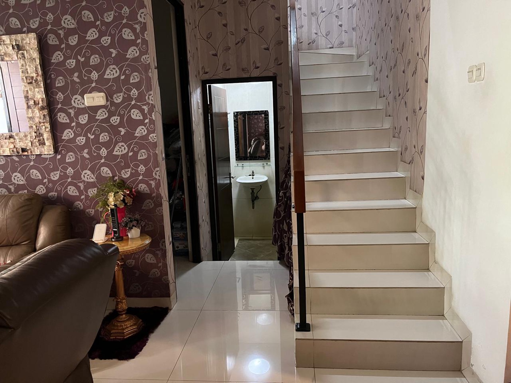 Rumah 3 lantai, dalam cluster siap huni di Pondok Aren