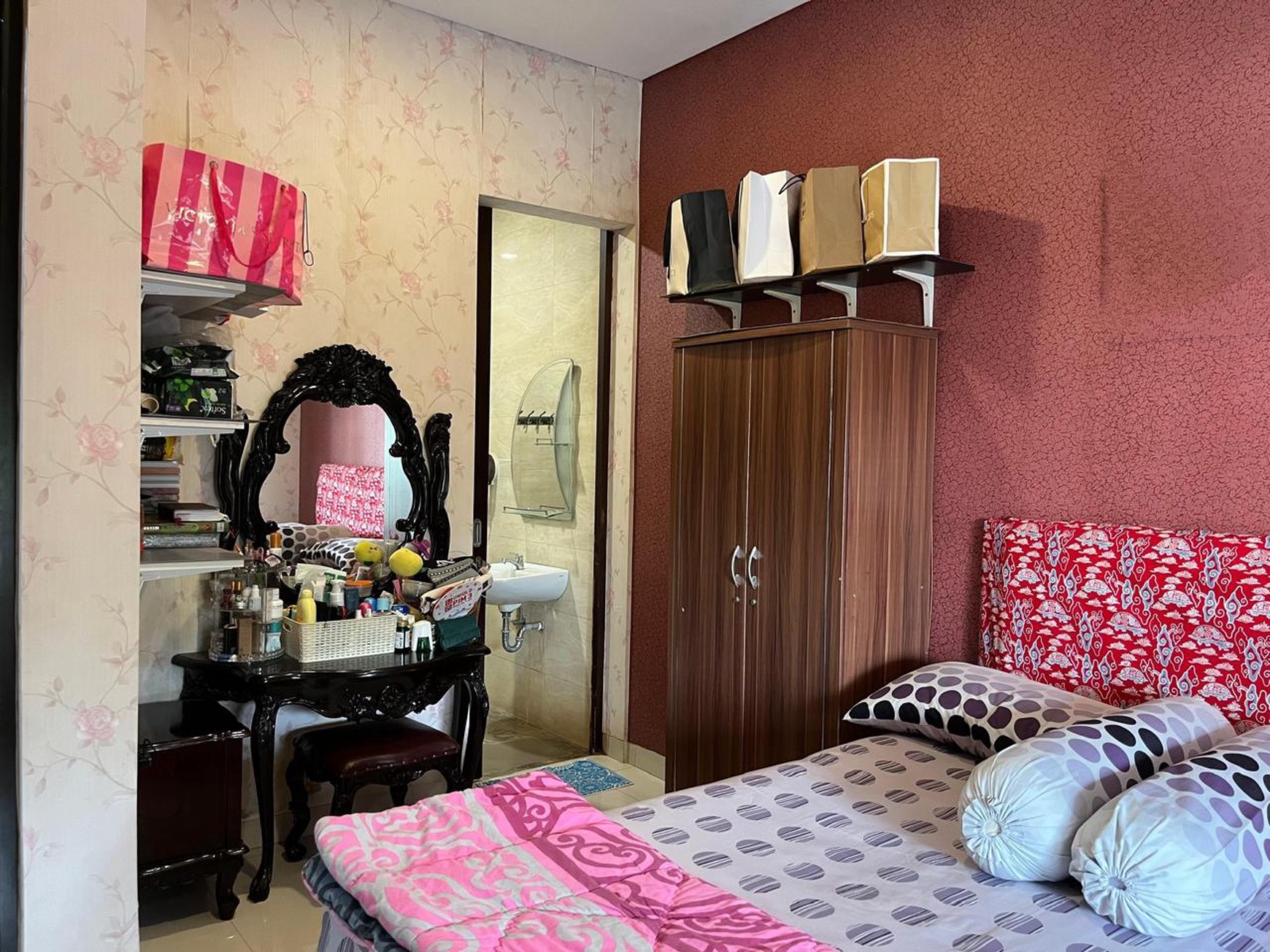 Rumah 3 lantai, dalam cluster siap huni di Pondok Aren