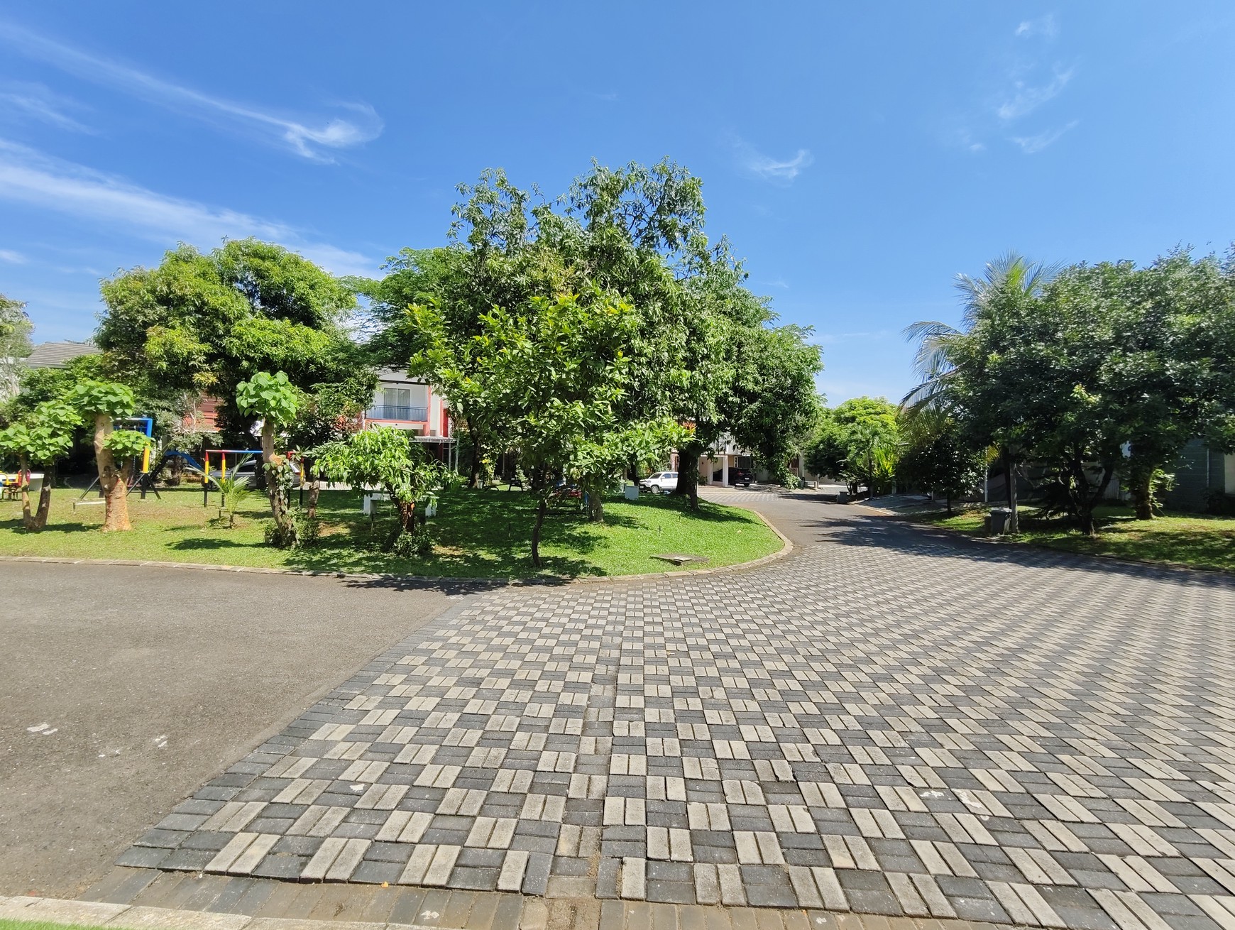 Rumah depan taman Citra Gran Cibubur