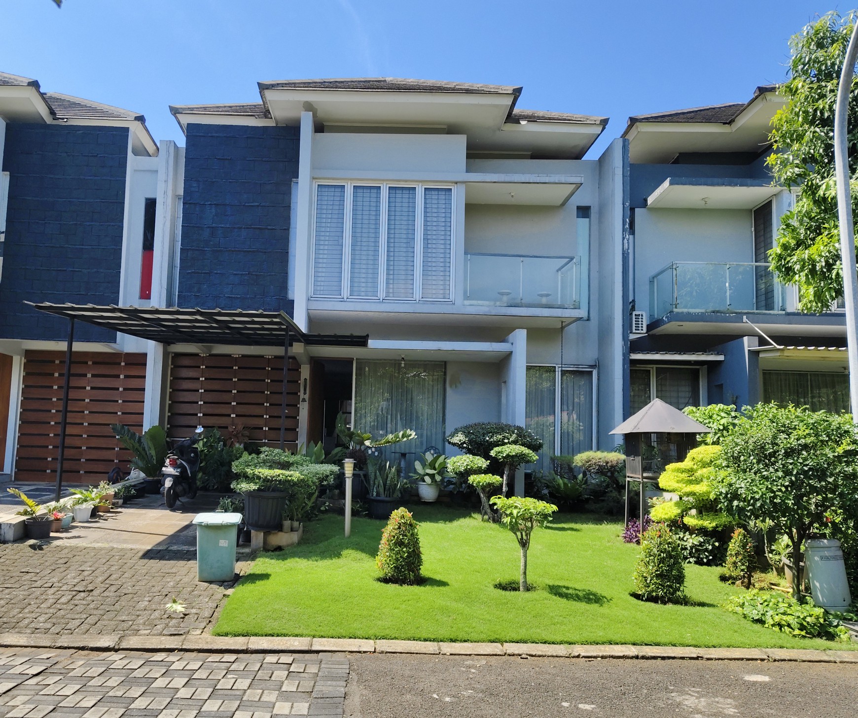 Rumah depan taman Citra Gran Cibubur