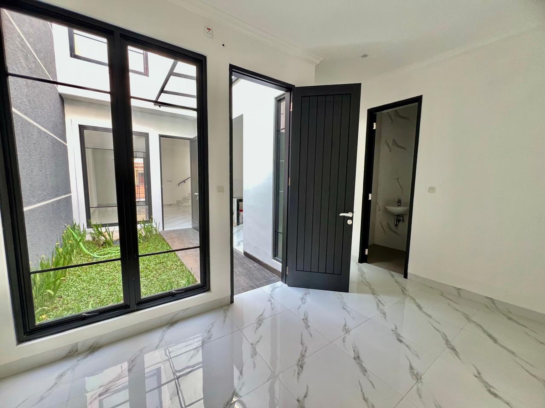 Rumah Bagus Di komp Deplu Pondok Aren Tangerang Selatan