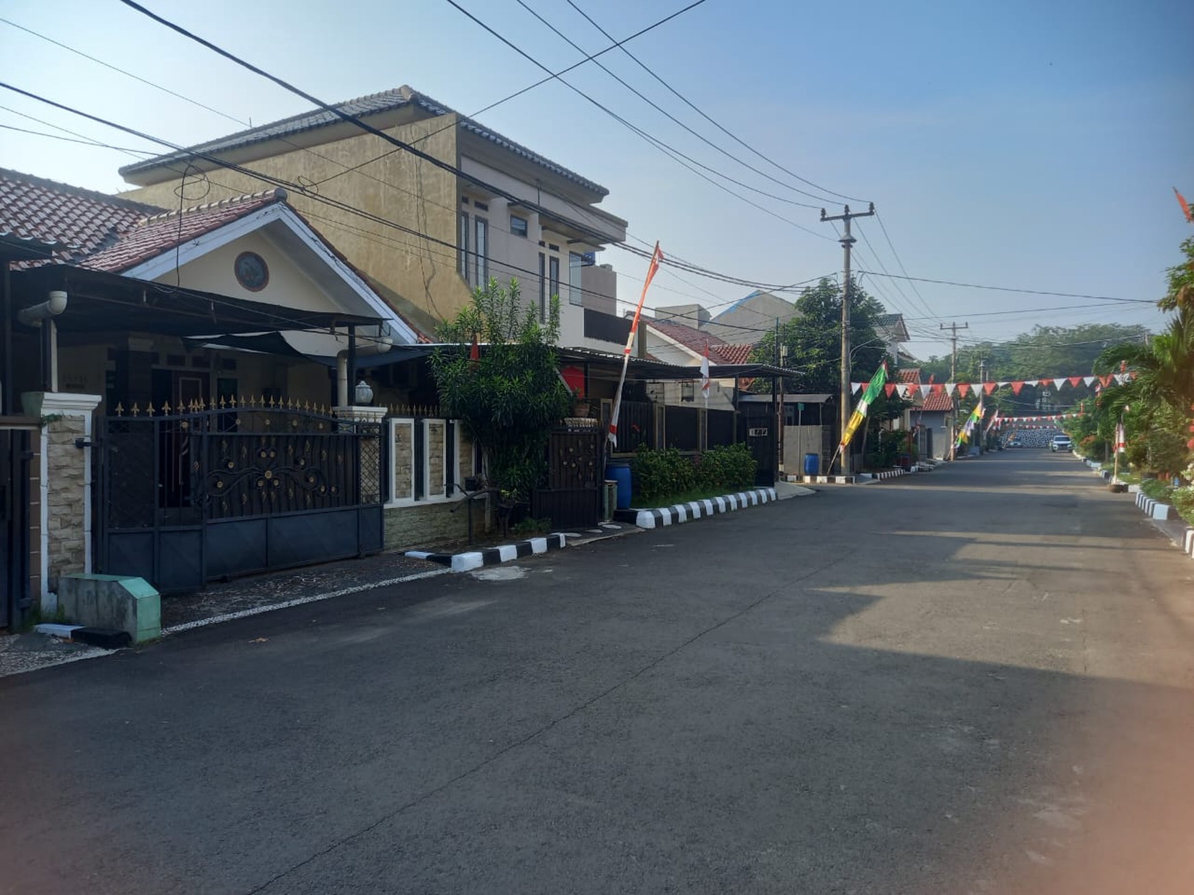 Rumah Bagus Di Jalan Utama Perumahan Serua, Bojongsari, Depok