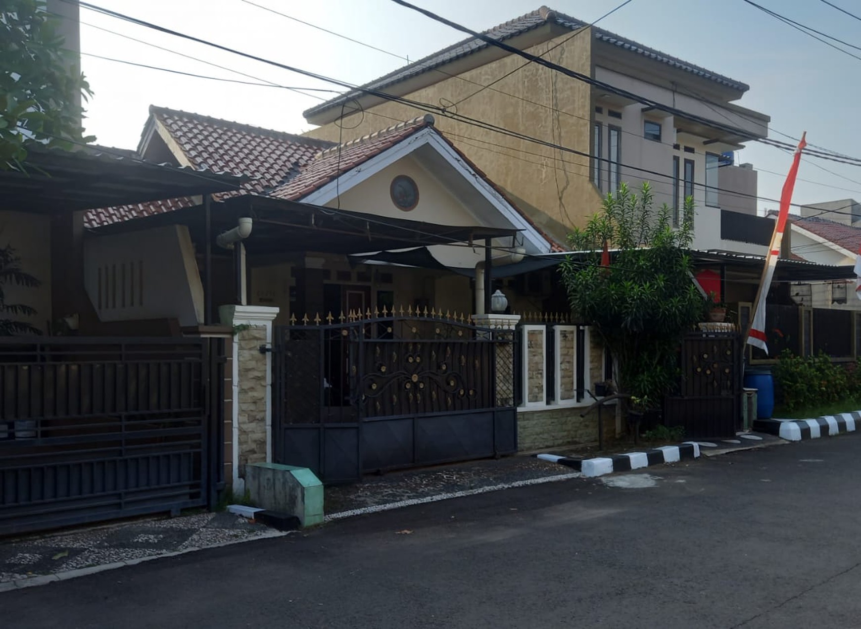 Rumah Bagus Di Jalan Utama Perumahan Serua, Bojongsari, Depok