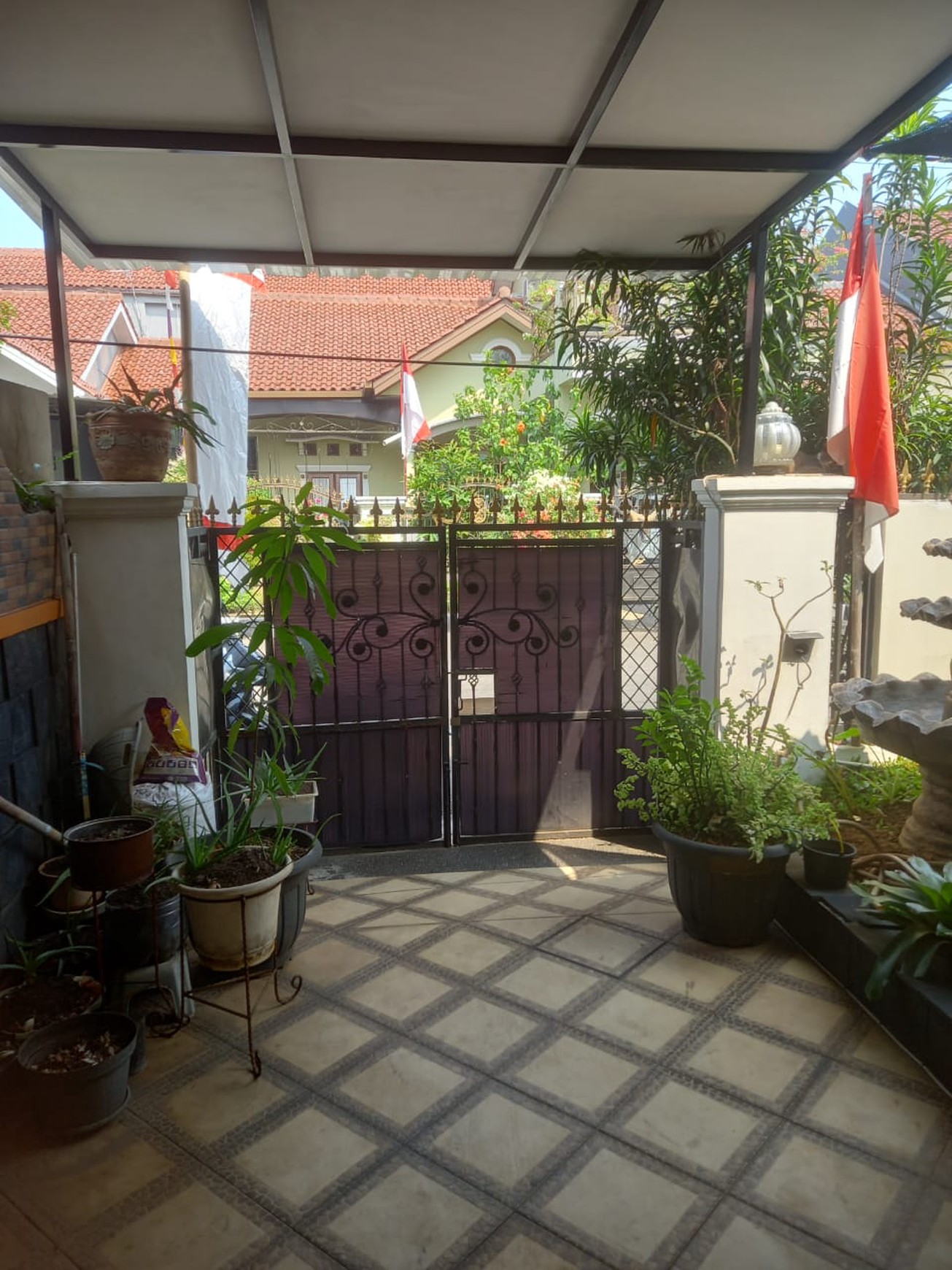 Rumah Bagus Di Jalan Utama Perumahan Serua, Bojongsari, Depok