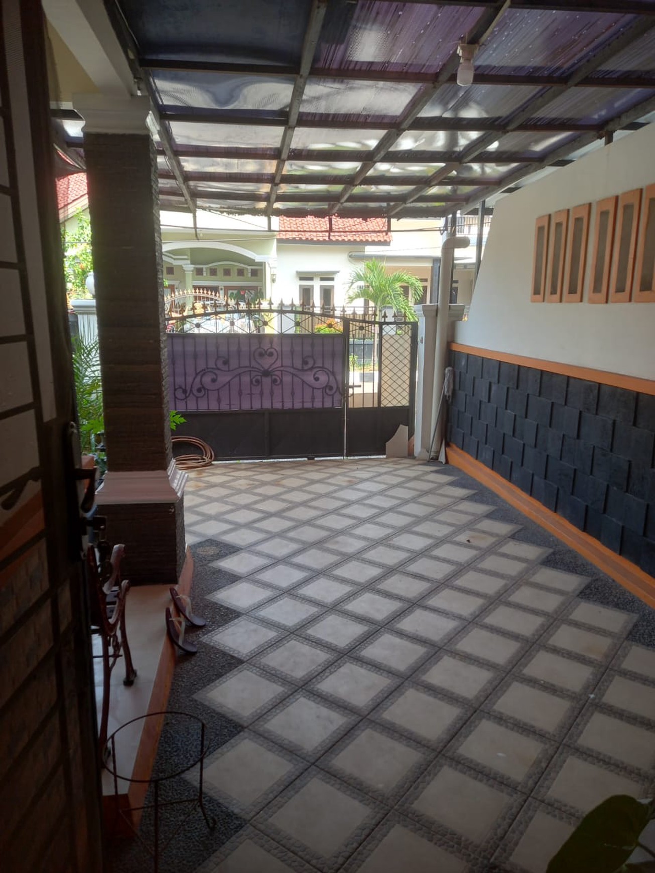 Rumah Bagus Di Jalan Utama Perumahan Serua, Bojongsari, Depok