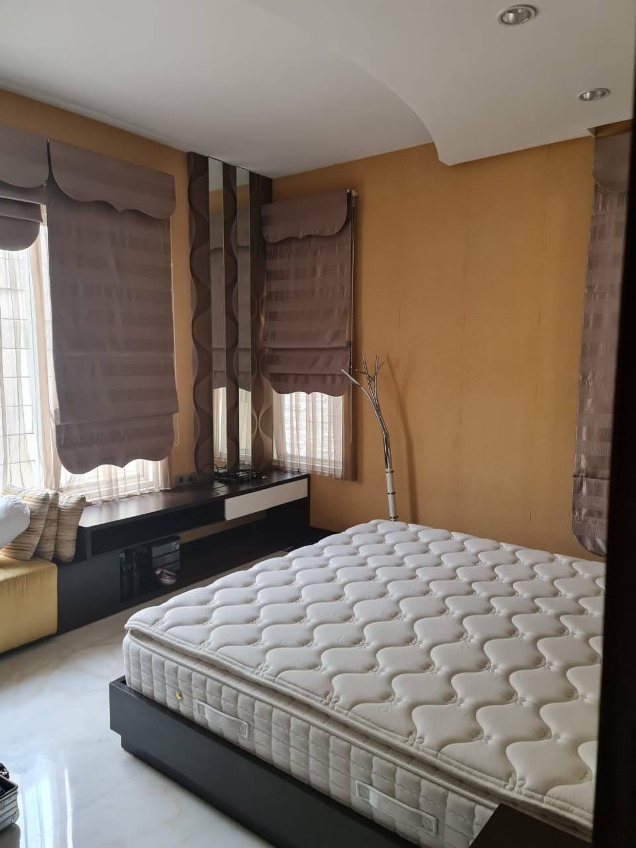 Disewakan Rumah Full Marmer dan Full Furnish Graha Famili Surabaya