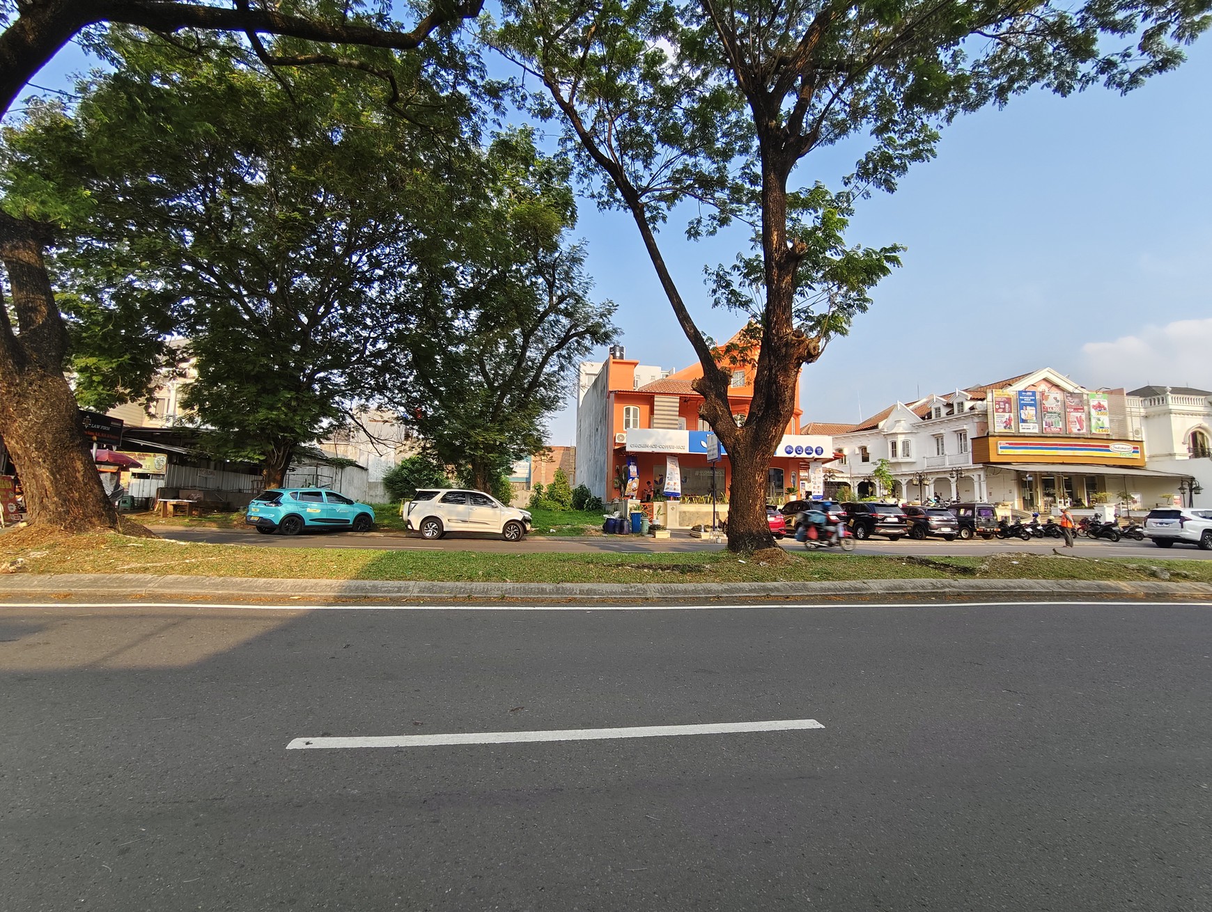 Tanah sebelah Sentra Komersial Kota wisata Cibubur