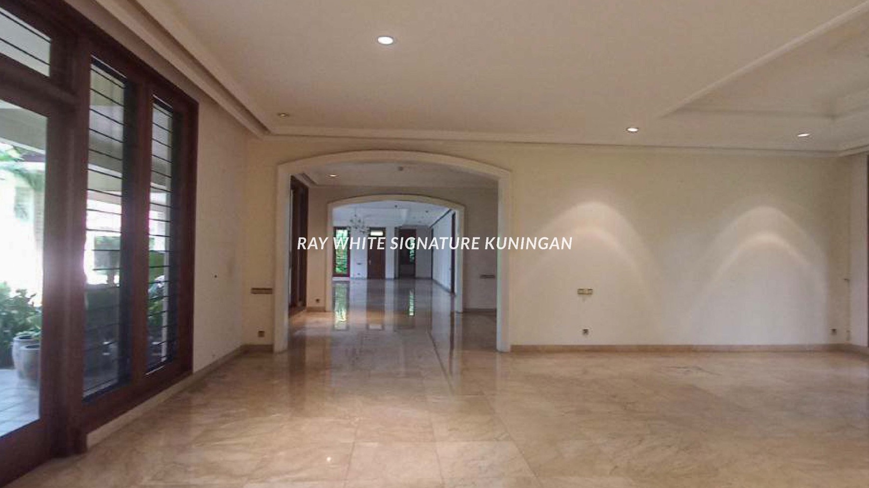 Dijual Rumah Mewah dan Tenang di Pondok Indah