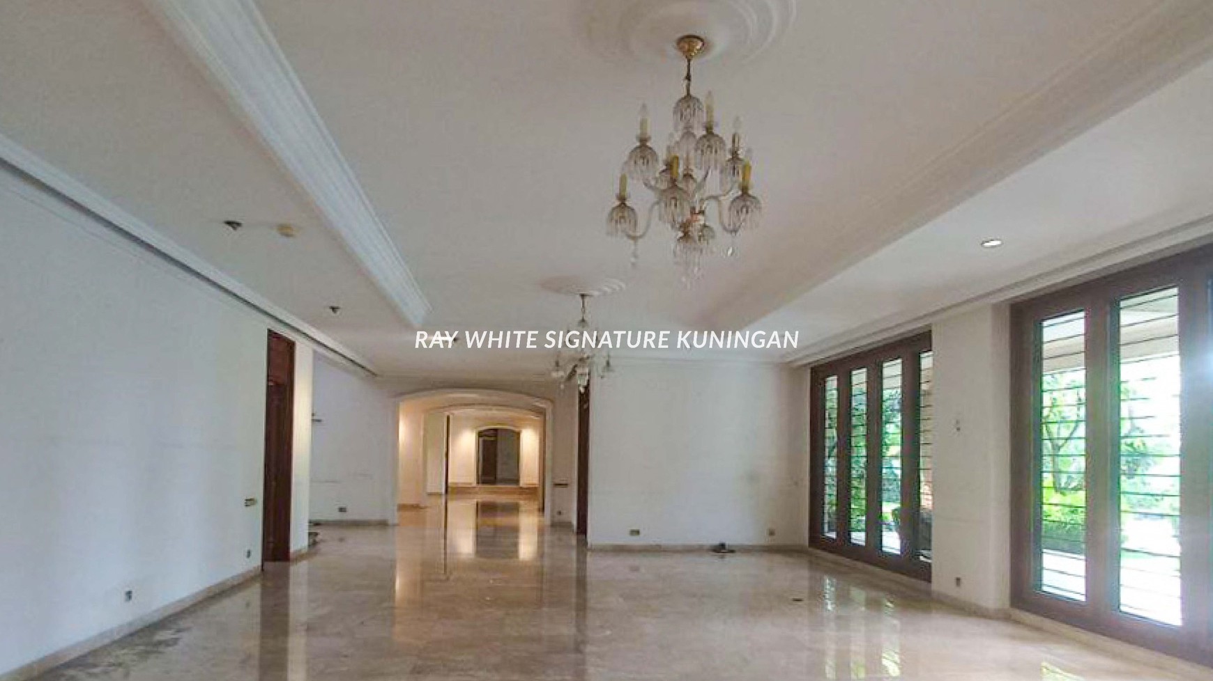 Dijual Rumah Mewah dan Tenang di Pondok Indah