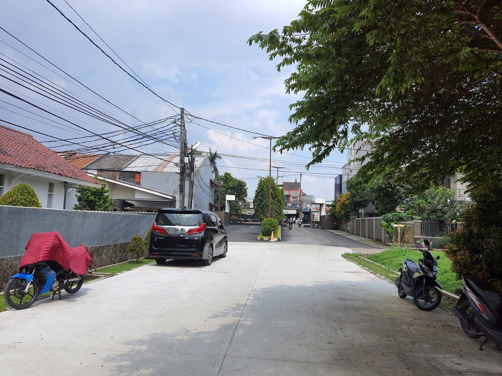Rumah Cantik Siap Huni dan Hunian Nyaman @Arinda Permai, Pondok Aren.