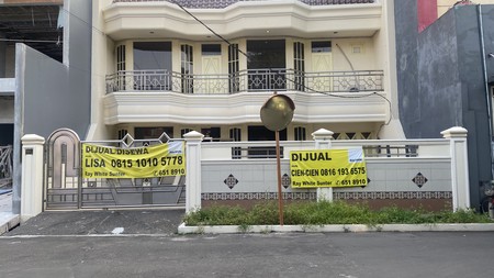 rumah nyaman hadap timur