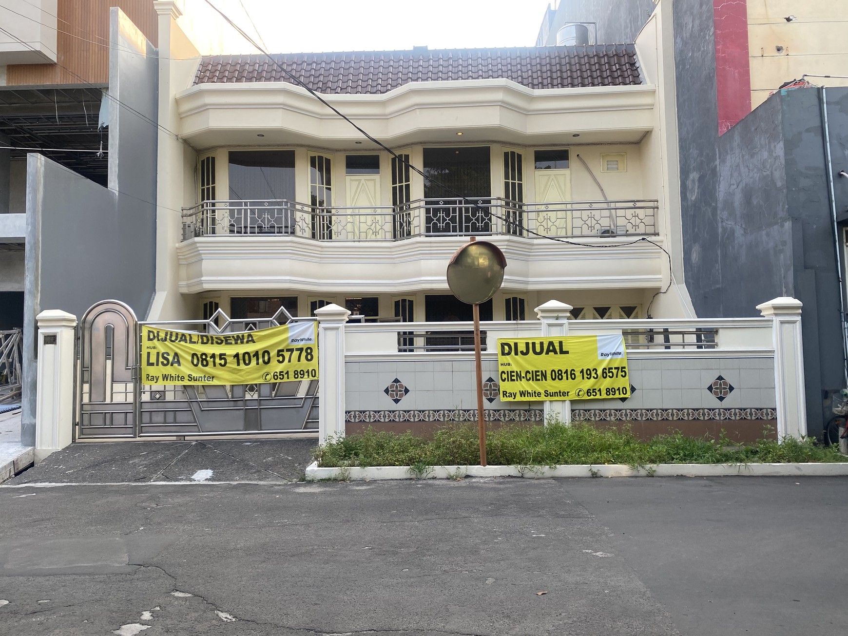 rumah nyaman hadap timur