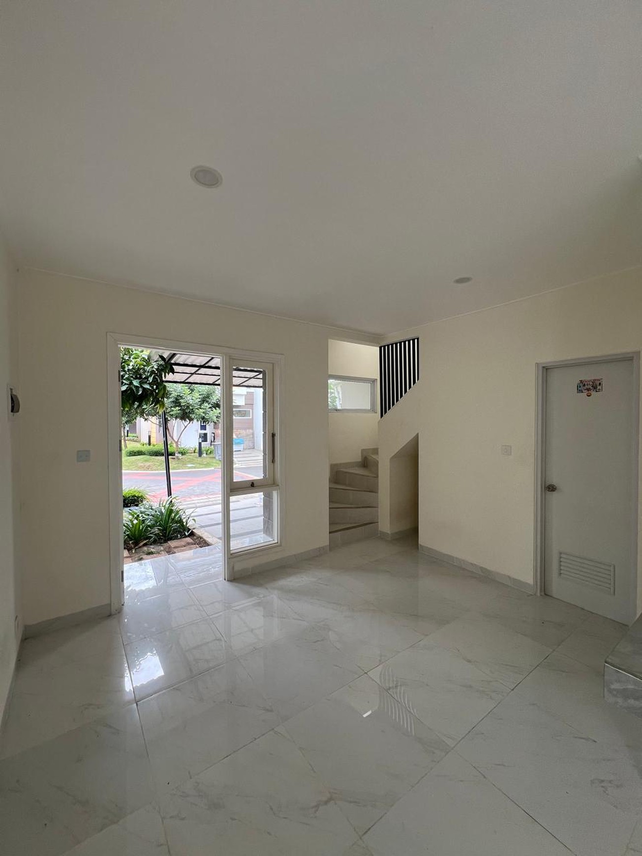 Murah. Rumah Bagus Harga Menarik Martinez, Gading Serpong