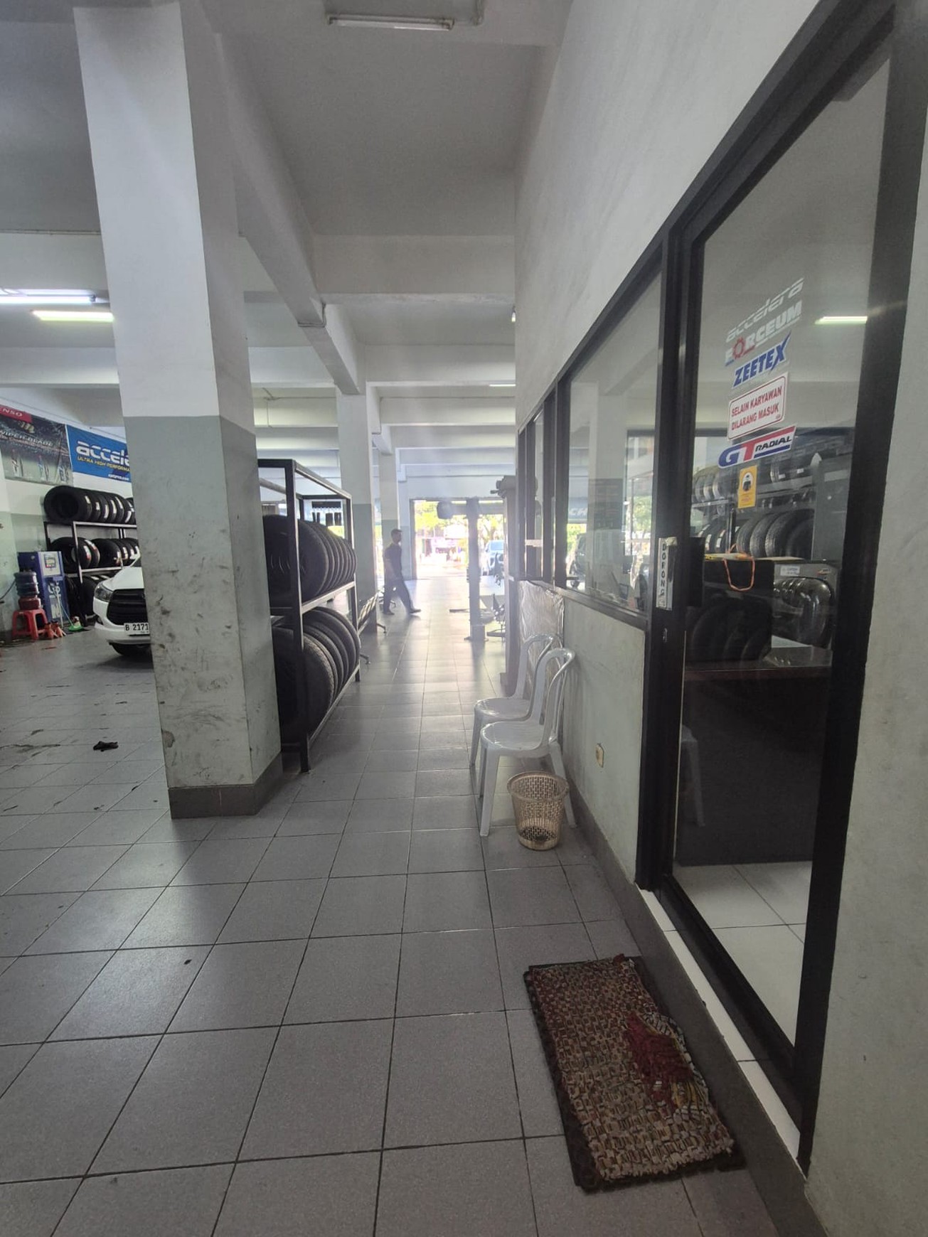 Disewakan bangunan komersial siap pakai 3 lantai di Bratang Binangun, Ngagel, Surabaya Timur