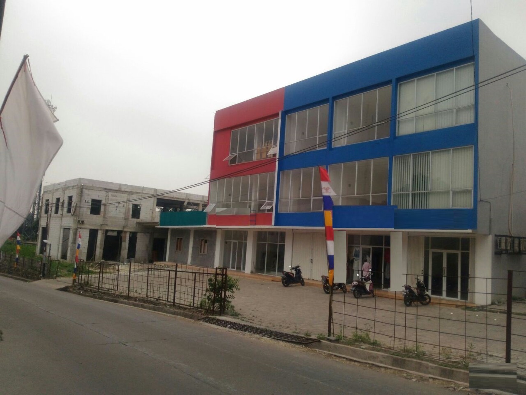 Ruko 3 Lantai, Harga  Murah Lokasi  Strategis di Jalan Raya  Ciputat