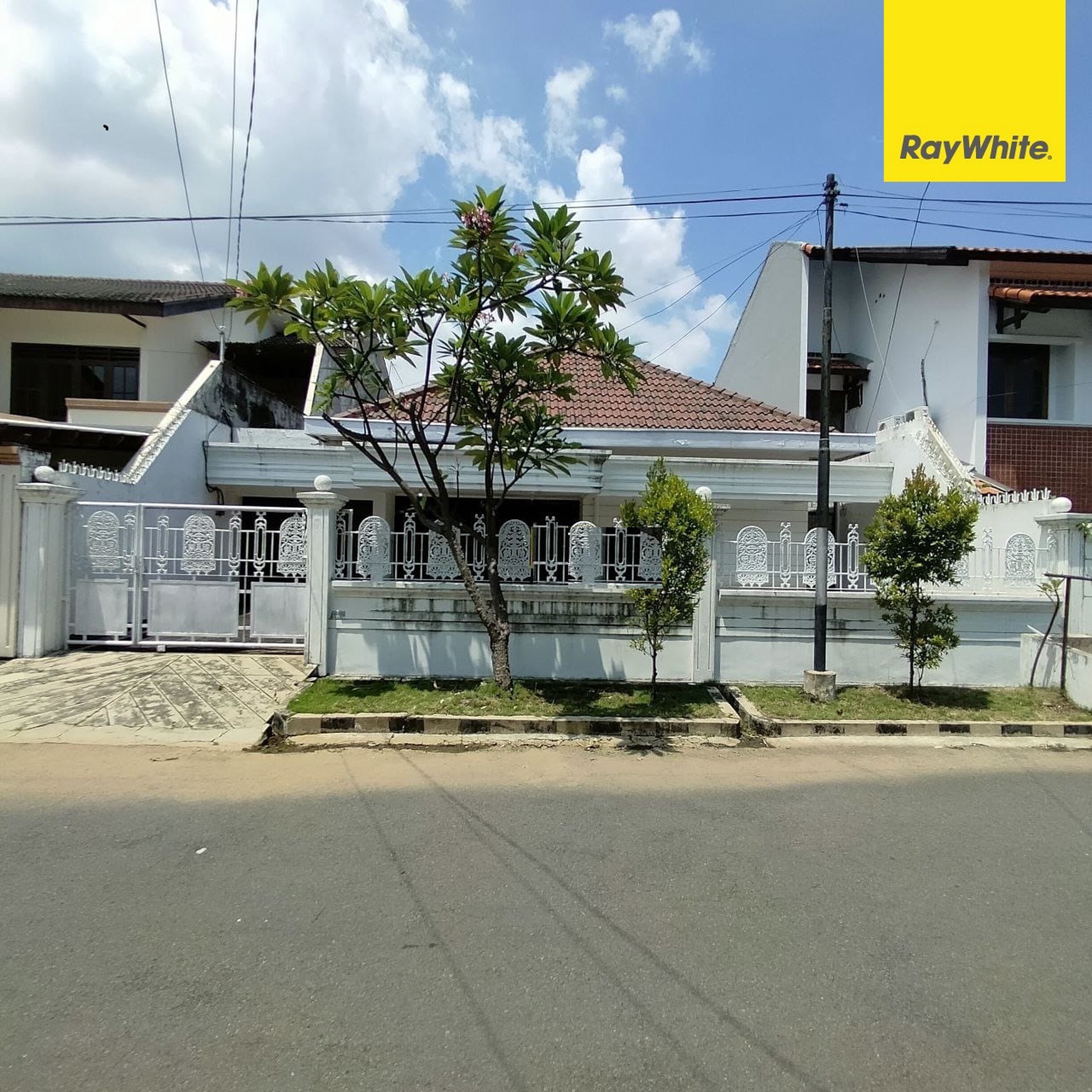 Dijual Rumah 2 lantai SHM di Margorejo Indah Surabaya