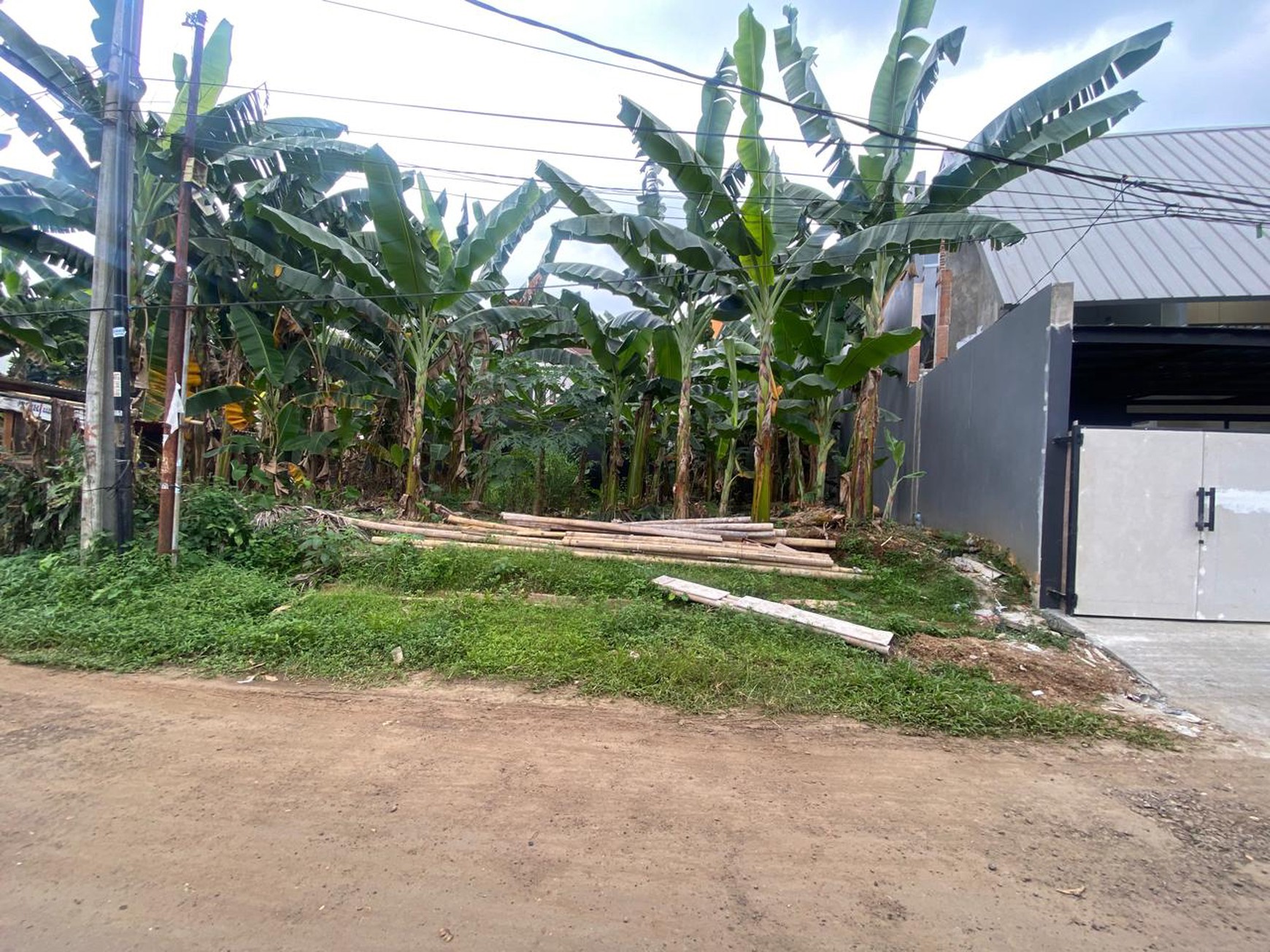 Dijual Tanah Cocok untuk Hunian Akses Jalan Cukup 2 mobil di Cinere