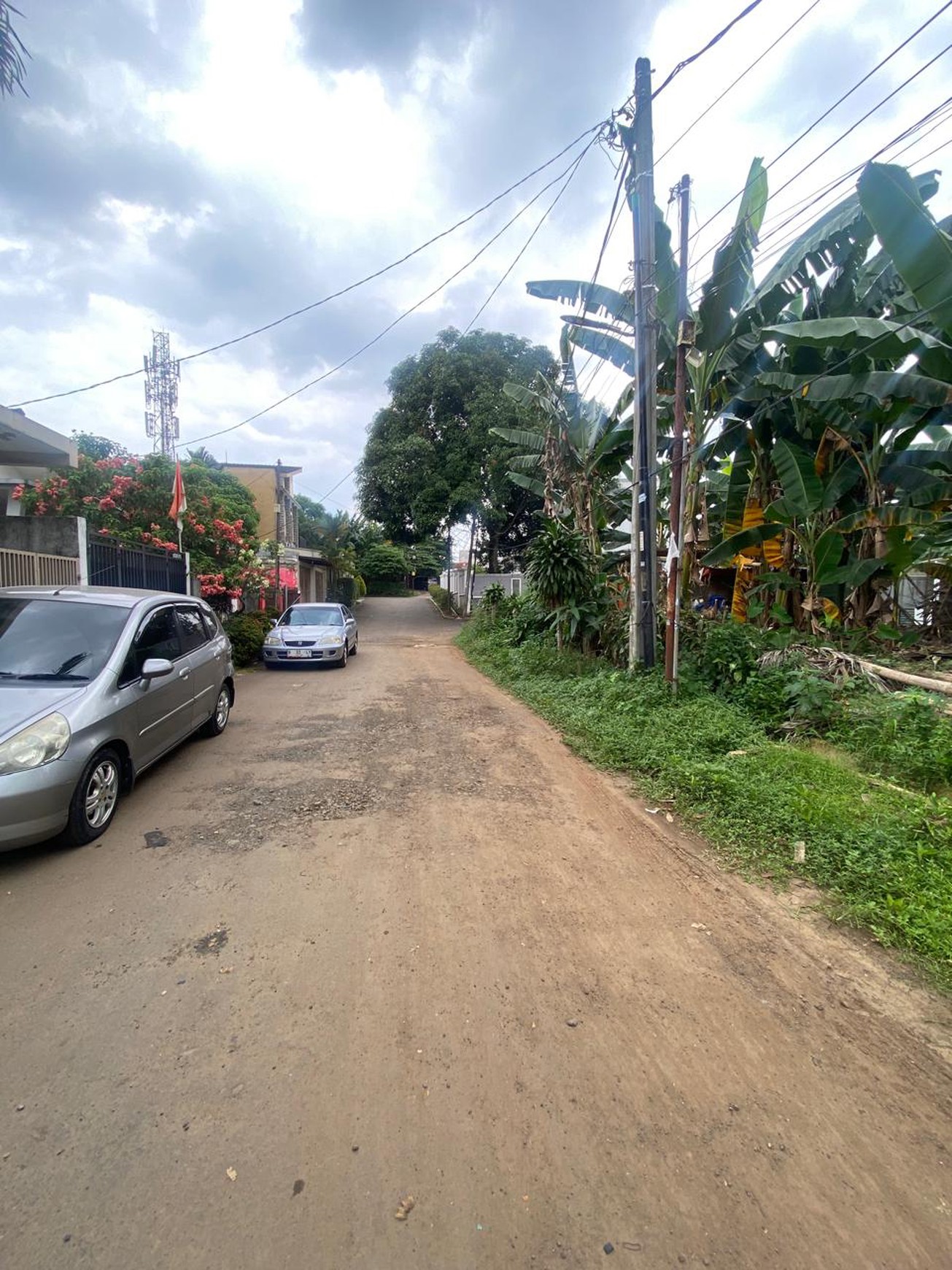 Dijual Tanah Cocok untuk Hunian Akses Jalan Cukup 2 mobil di Cinere