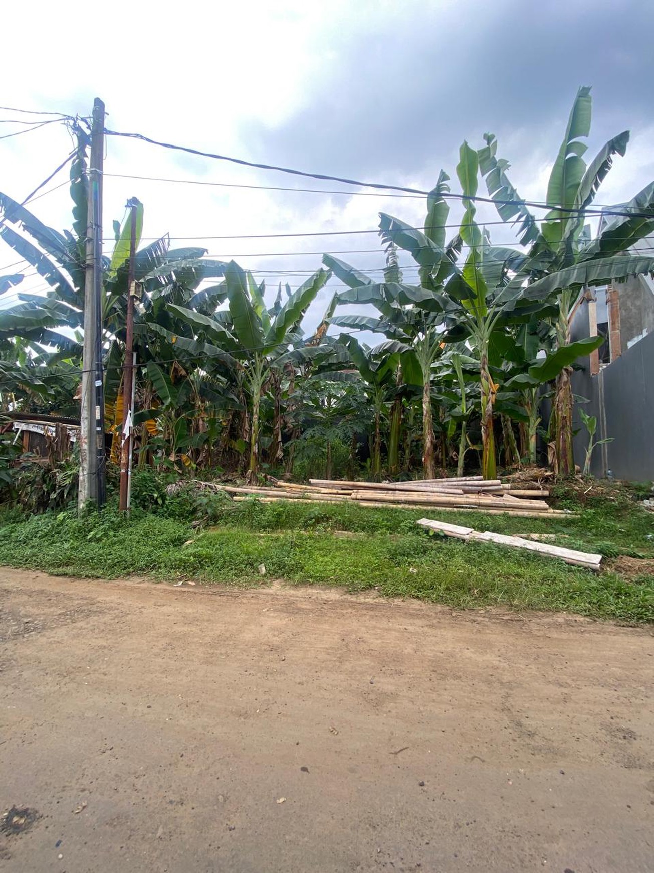 Dijual Tanah Cocok untuk Hunian Akses Jalan Cukup 2 mobil di Cinere