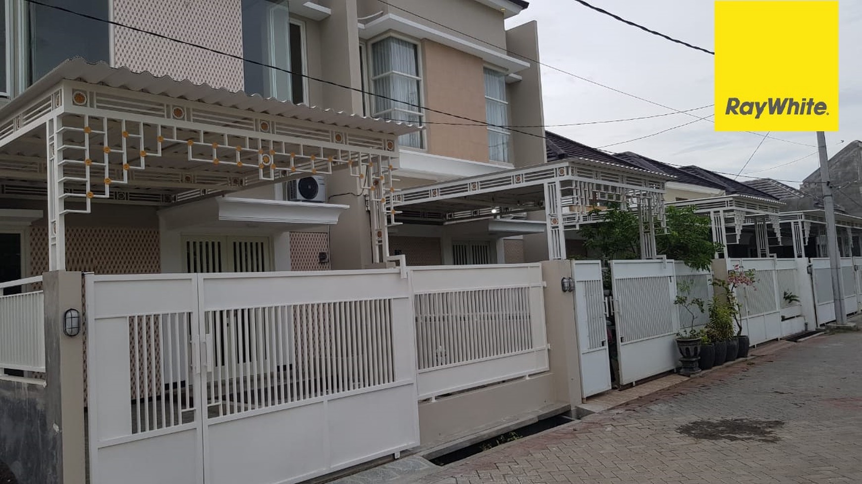 Dijual Rumah 2 lantai di Bukit Tengger Regency Surabaya