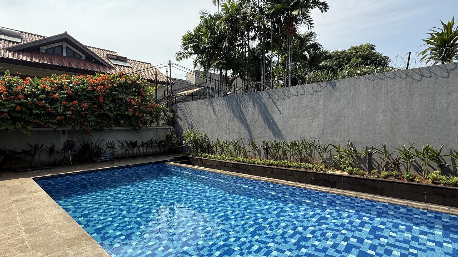 BIG, MODERN AND BEAUTIFUL HOUSE AT CIPETE AREA