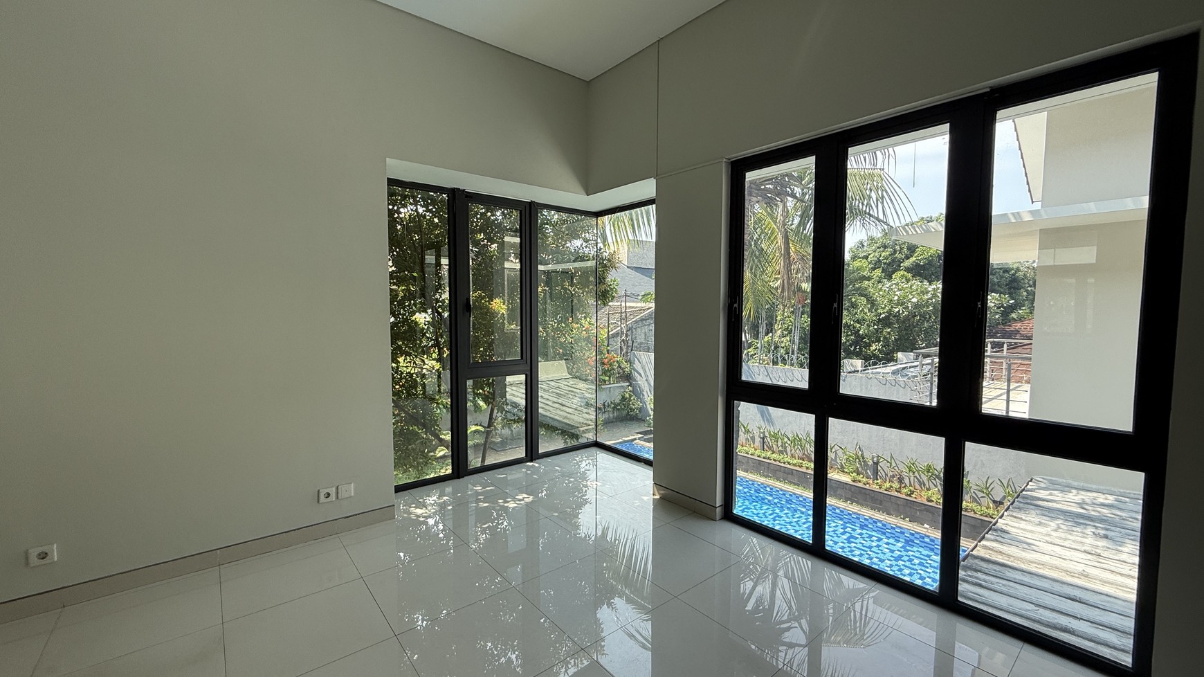 BIG, MODERN AND BEAUTIFUL HOUSE AT CIPETE AREA