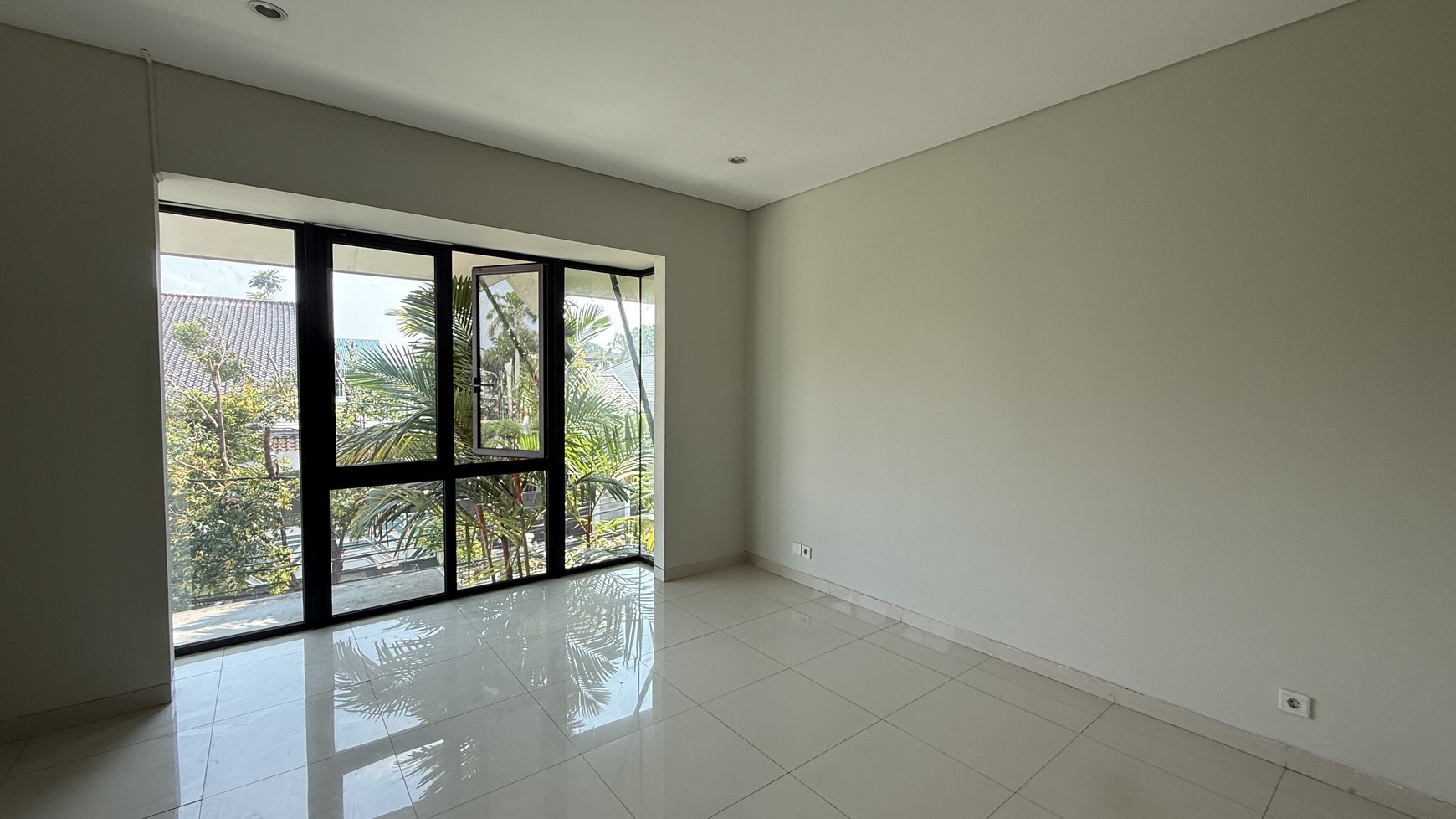 BIG, MODERN AND BEAUTIFUL HOUSE AT CIPETE AREA