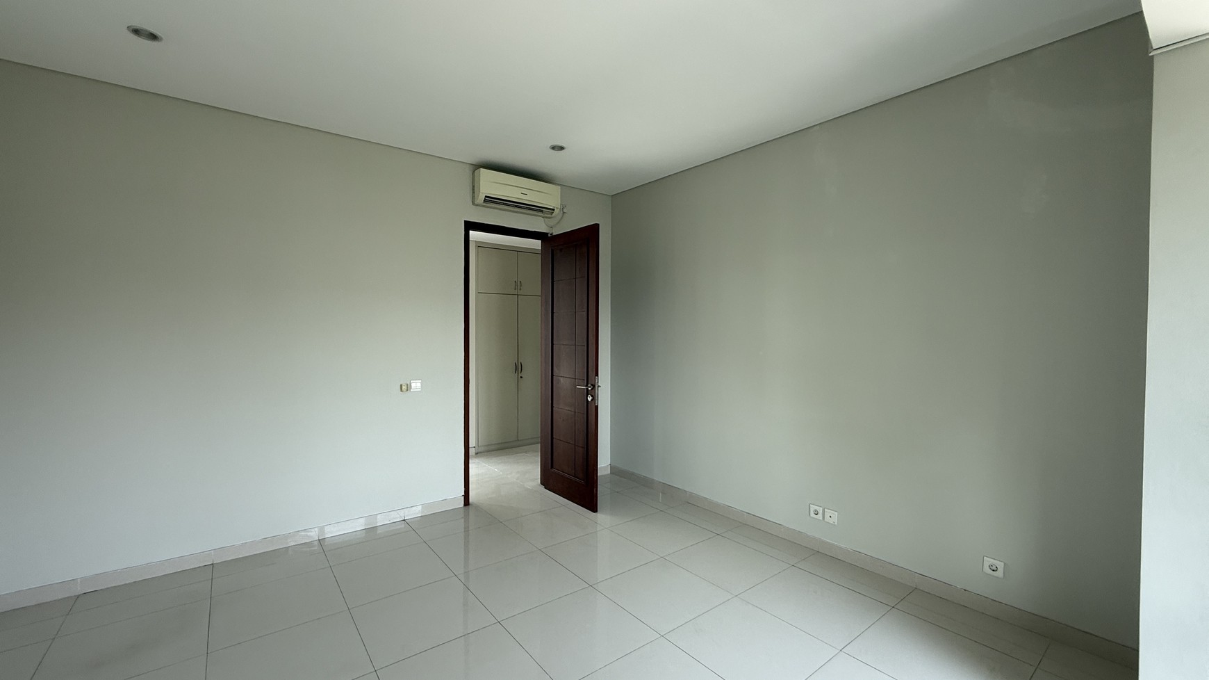 BIG, MODERN AND BEAUTIFUL HOUSE AT CIPETE AREA