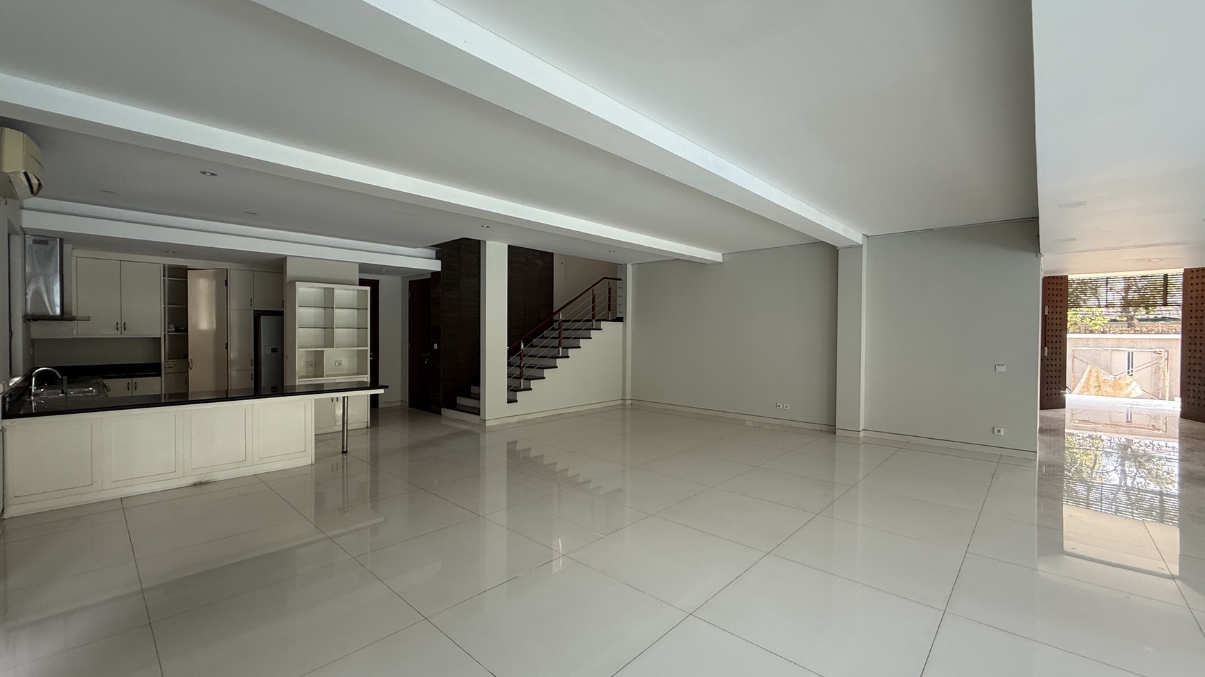 BIG, MODERN AND BEAUTIFUL HOUSE AT CIPETE AREA