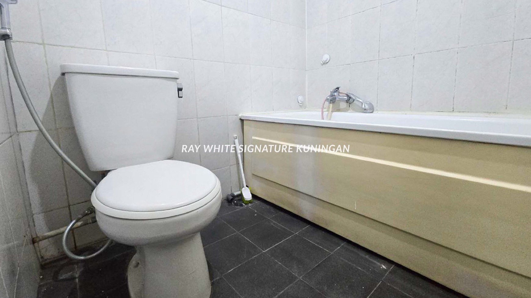 Dijual Apartemen Taman Rasuna Layak Huni, 3BR 