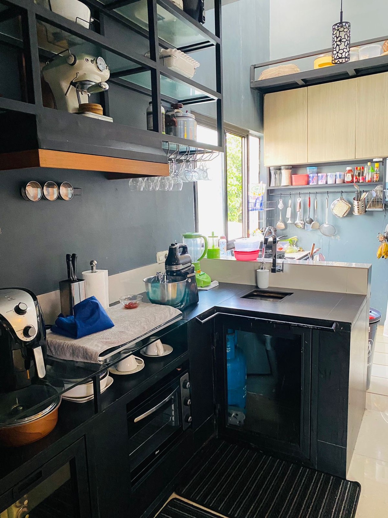 Rumah Dijual di Serpong Tangerang Selatan - Desain Modern Minimalis, Siap Huni