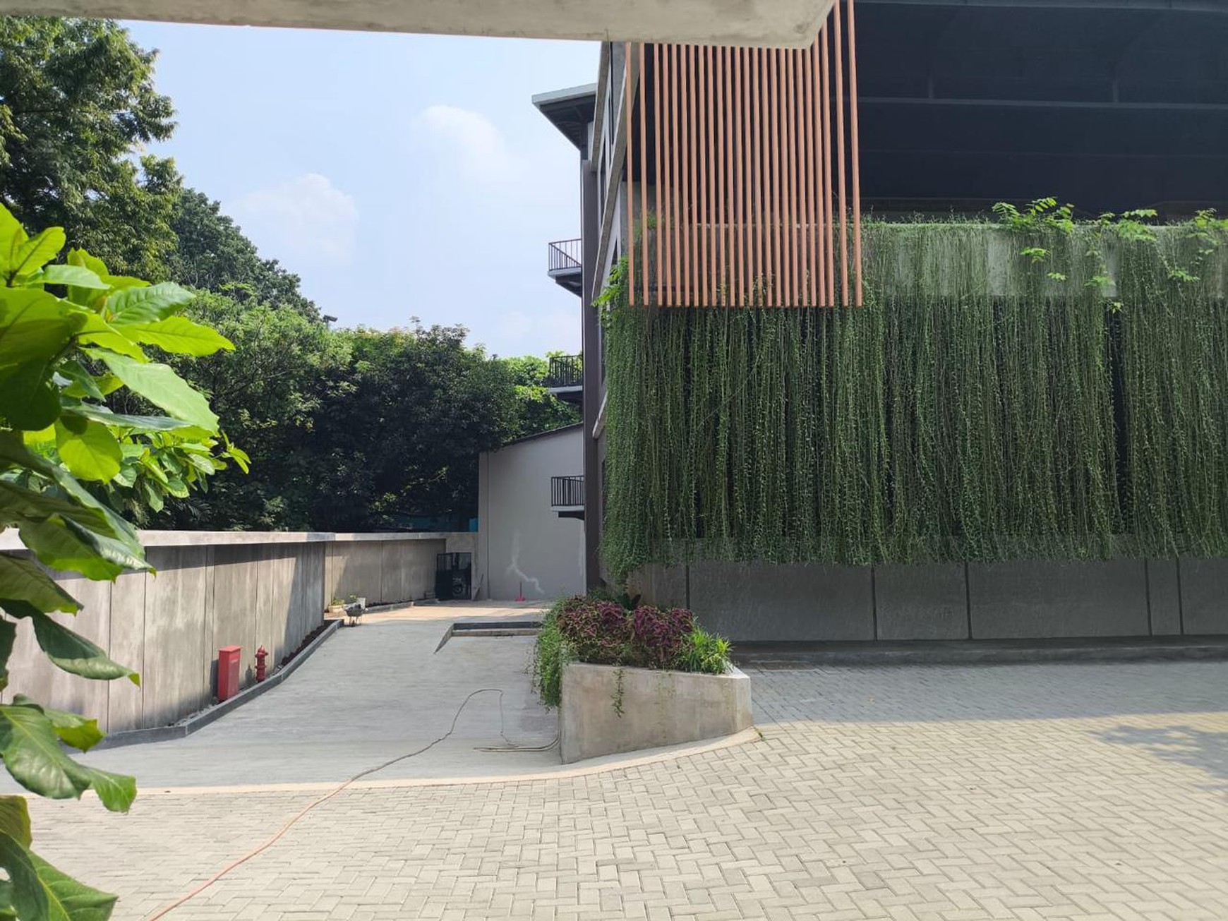 Dijual Gedung Baru Siap Pakai Strategis Di Buncit Raya Potensi Untuk Office, Bisnis Maupun Investasi.