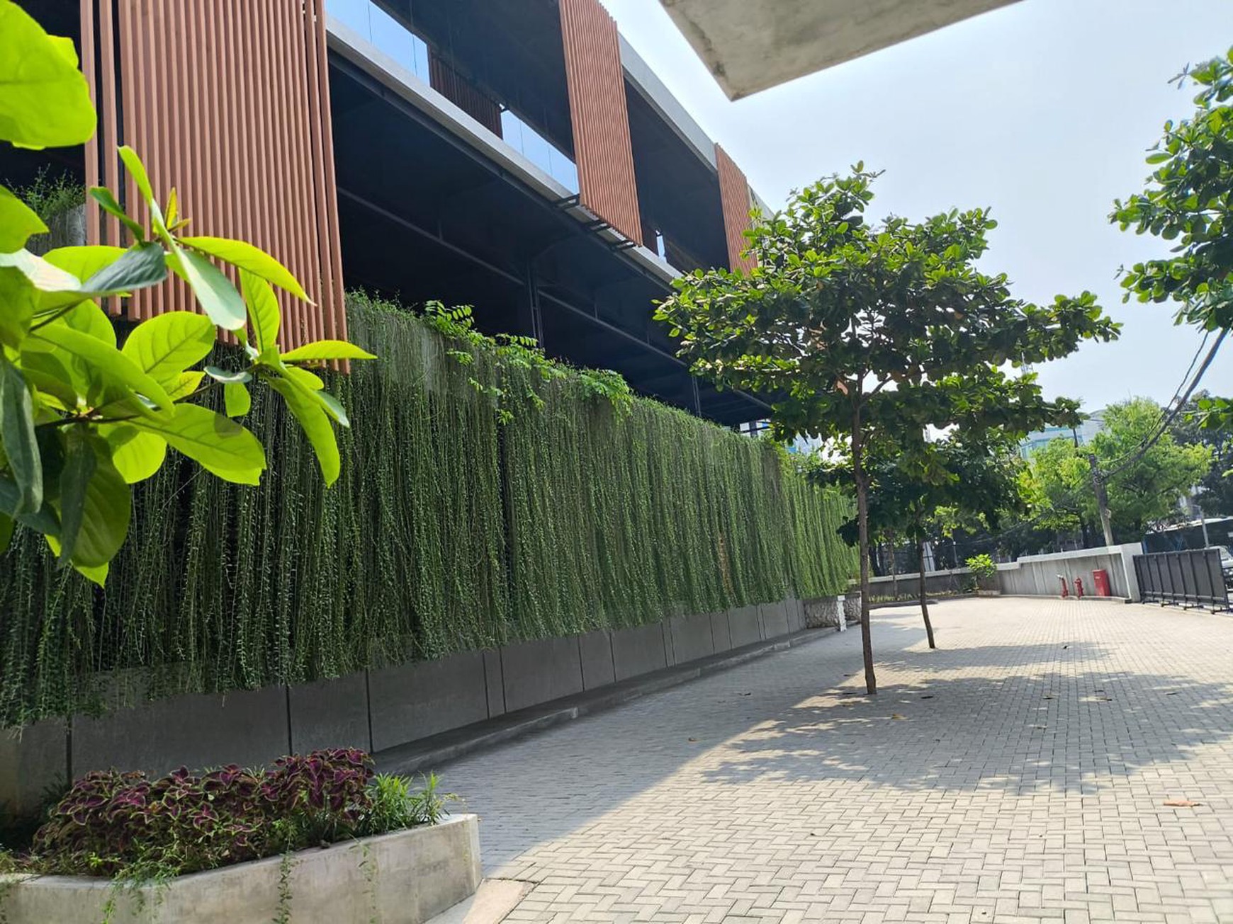 Dijual Gedung Baru Siap Pakai Strategis Di Buncit Raya Potensi Untuk Office, Bisnis Maupun Investasi.