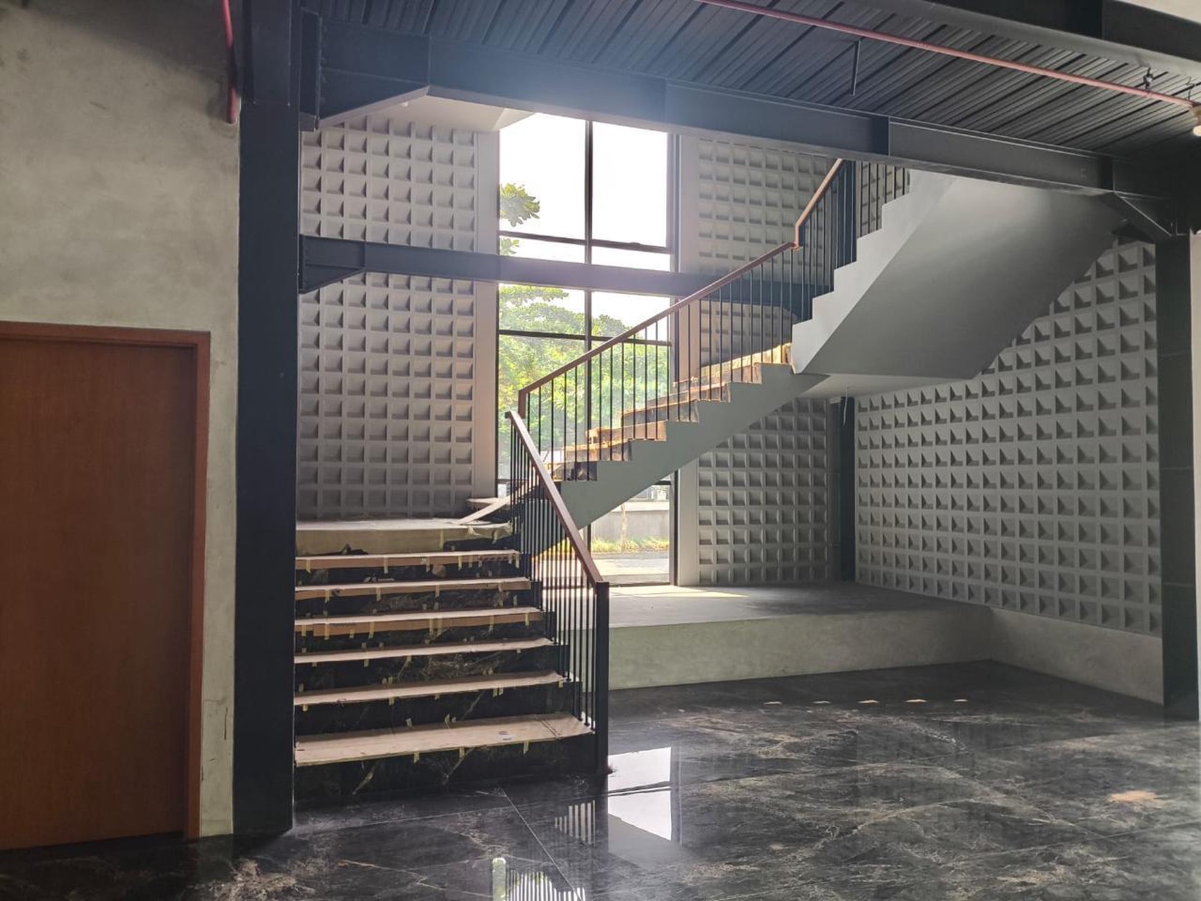 Dijual Gedung Baru Siap Pakai Strategis Di Buncit Raya Potensi Untuk Office, Bisnis Maupun Investasi.