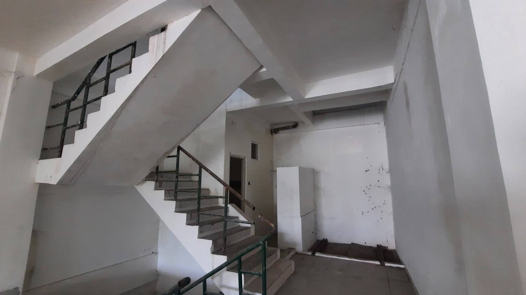 RUKO UNION SQUARE UKURAN LUAS DI LOKASI STRATEGIS DALAM KOTA LIPPO CIKARANG DEKAT DENGAN BERBAGAI FASILITAS PUBLIK