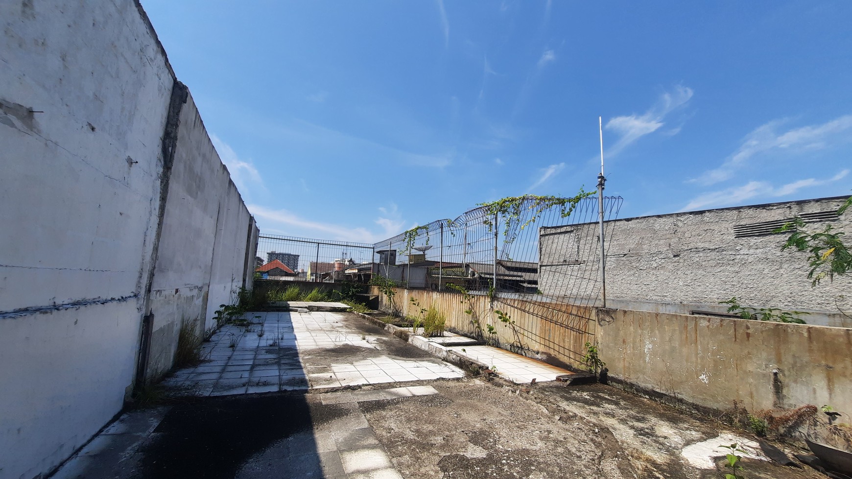RUKO UNION SQUARE UKURAN LUAS DI LOKASI STRATEGIS DALAM KOTA LIPPO CIKARANG DEKAT DENGAN BERBAGAI FASILITAS PUBLIK