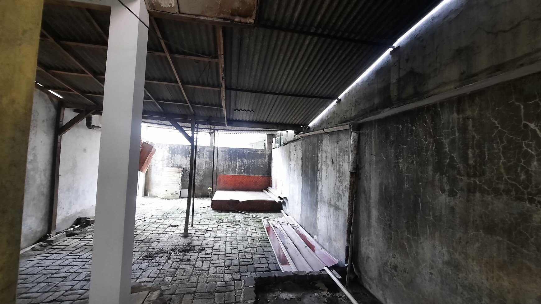 RUMAH DI LOKASI HOOK DEKAT DENGAN PUSAT KULINER RUKO ANGGREK PUSPA RAYA DAN BERBAGAI FASILITAS PUBLIK DI KOTA JABABEKA