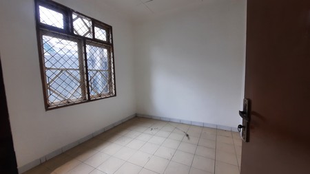 RUMAH DI LOKASI HOOK DEKAT DENGAN PUSAT KULINER RUKO ANGGREK PUSPA RAYA  DAN BERBAGAI FASILITAS PUBLIK DI KOTA JABABEKA