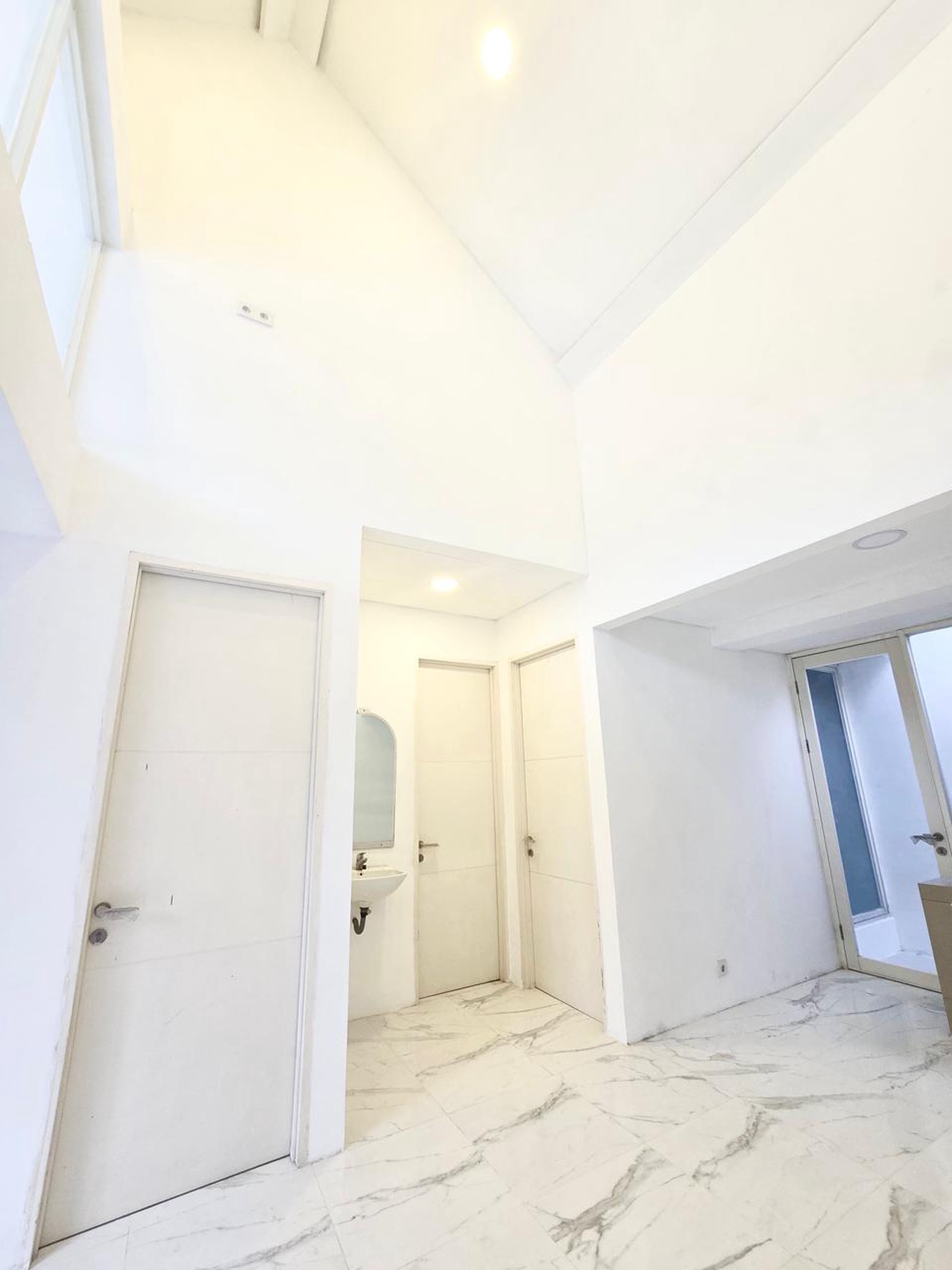 Dijual Rumah Sudah Renovasi High Celling North West Park Citraland