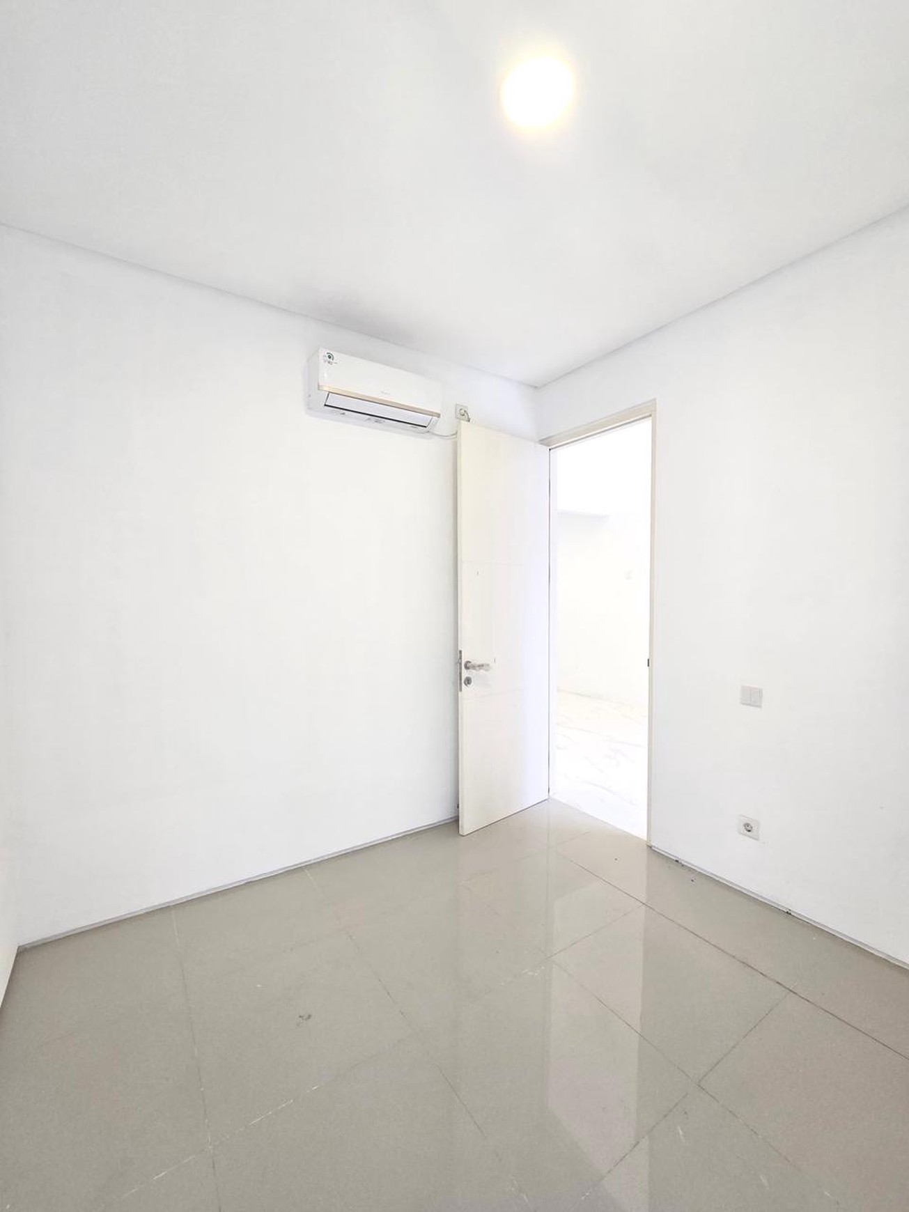 Dijual Rumah Sudah Renovasi High Celling North West Park Citraland